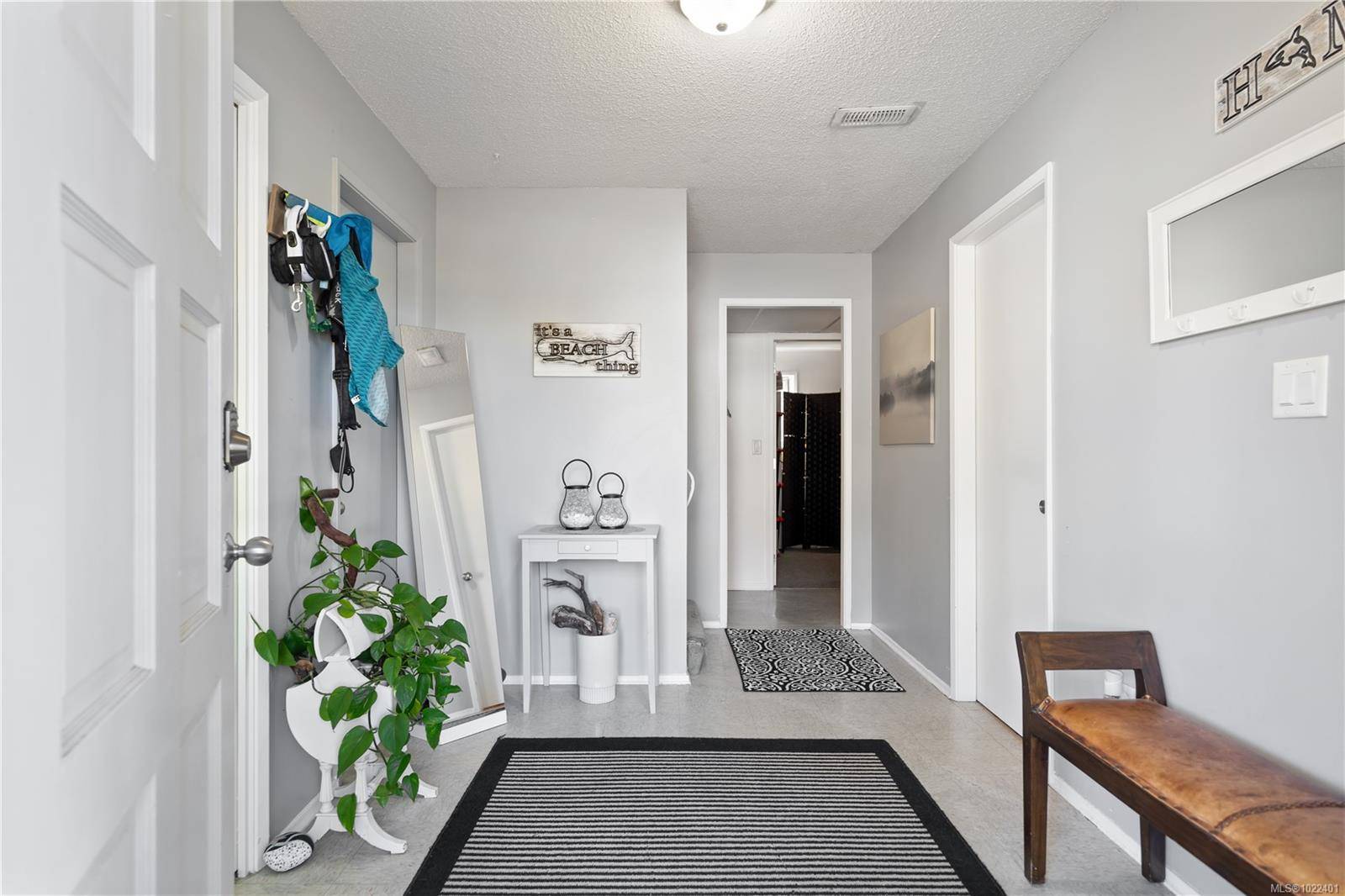 Saanich, BC V8P 5J7,3273 Megaw Pl