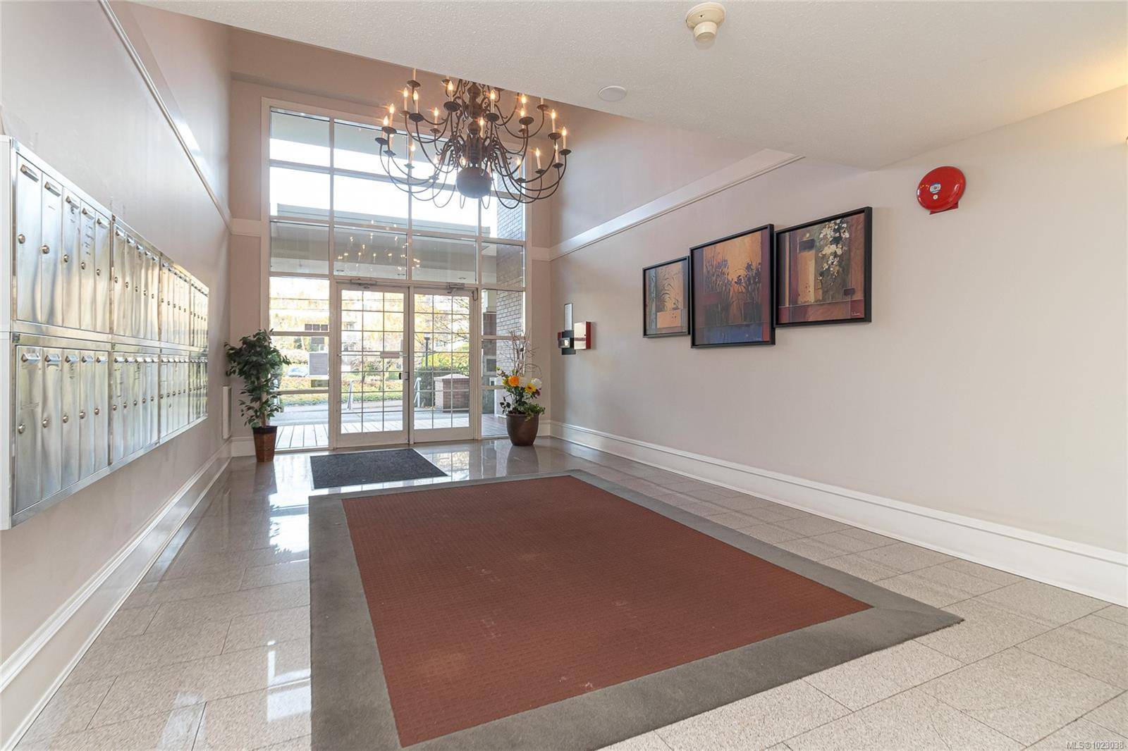 Victoria, BC V8T 2B3,1371 Hillside Ave #PH 10