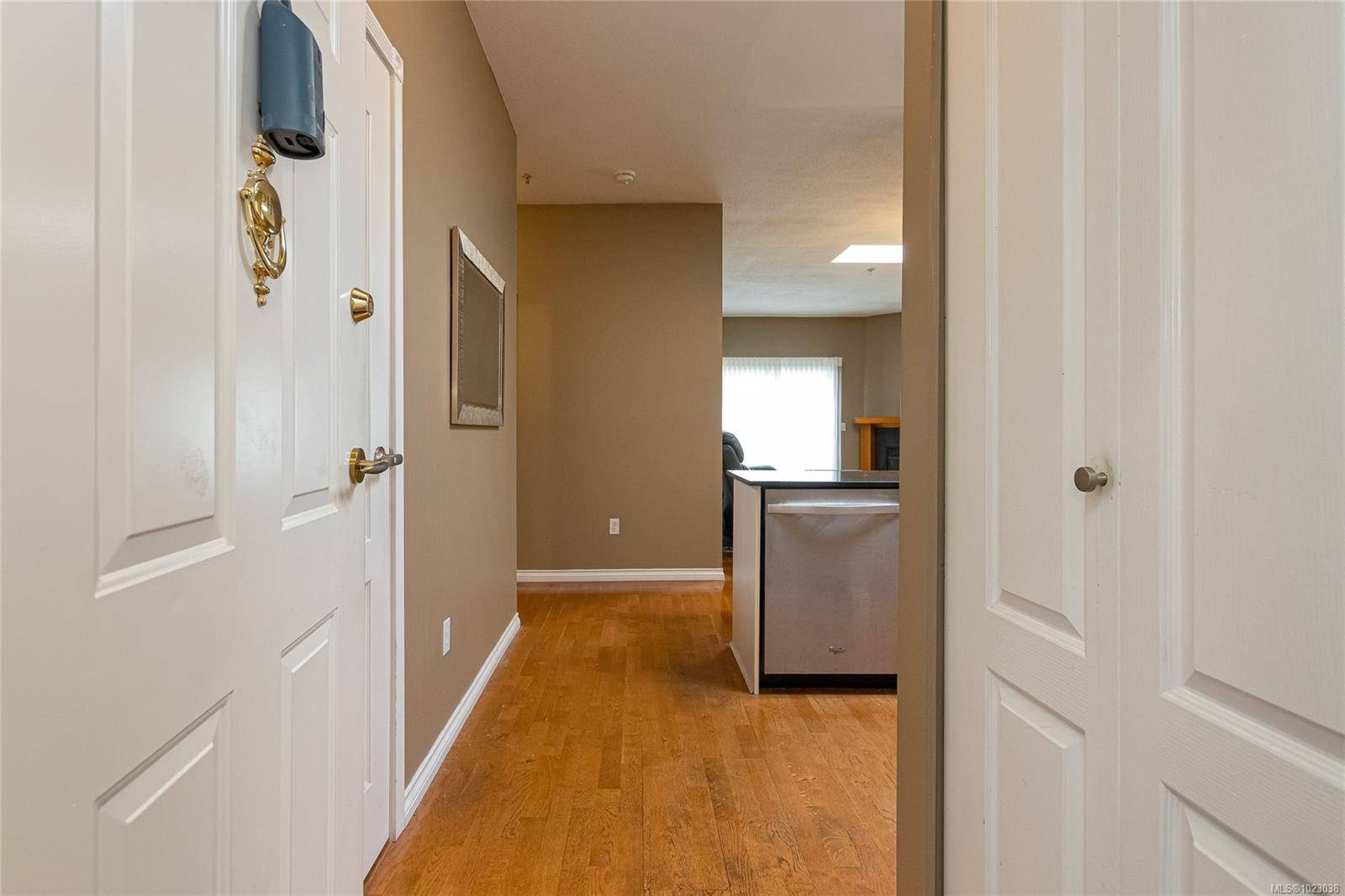 Victoria, BC V8T 2B3,1371 Hillside Ave #PH 10