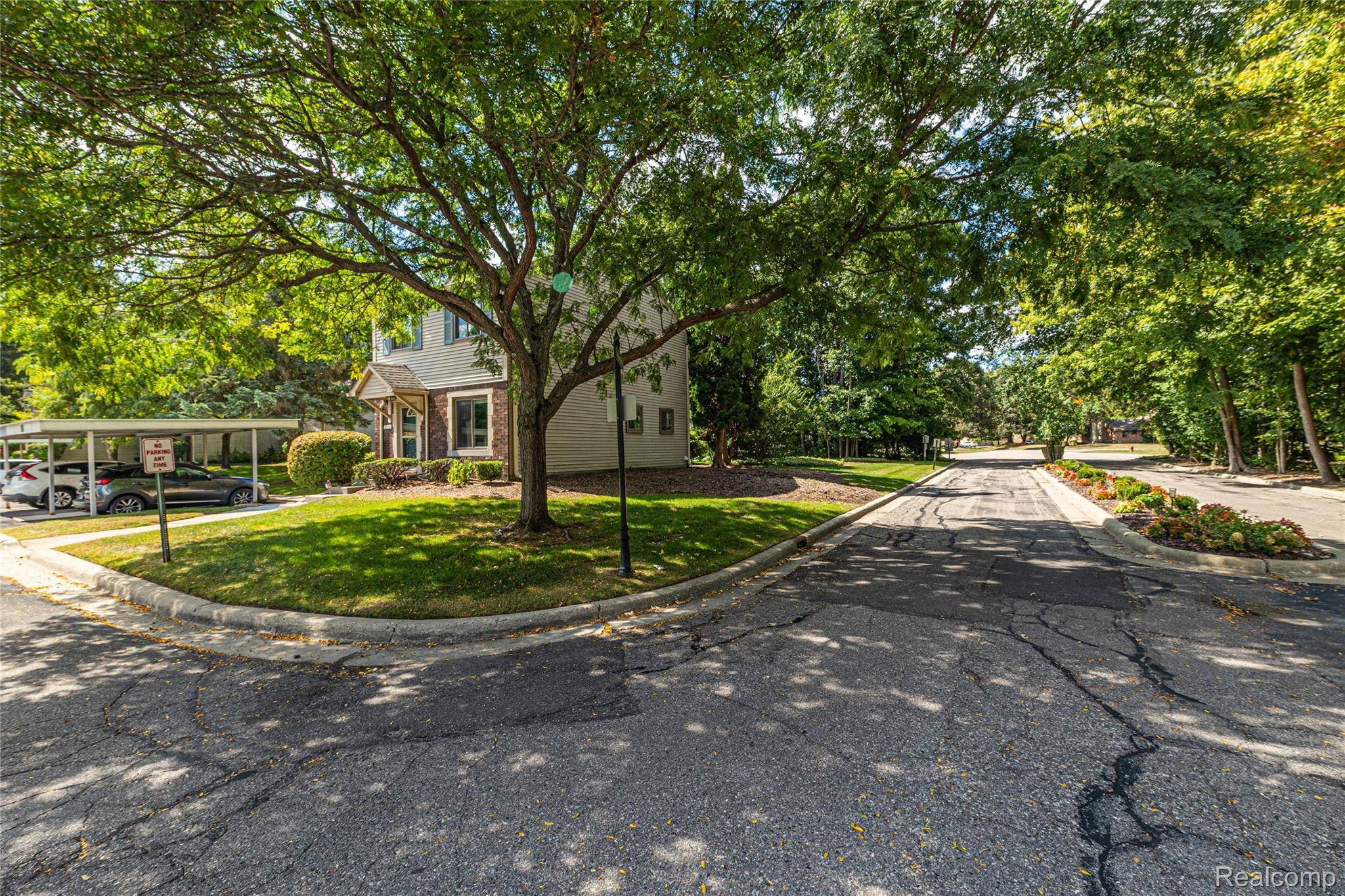 Rochester Hills, MI 48309,1570 Streamwood CT