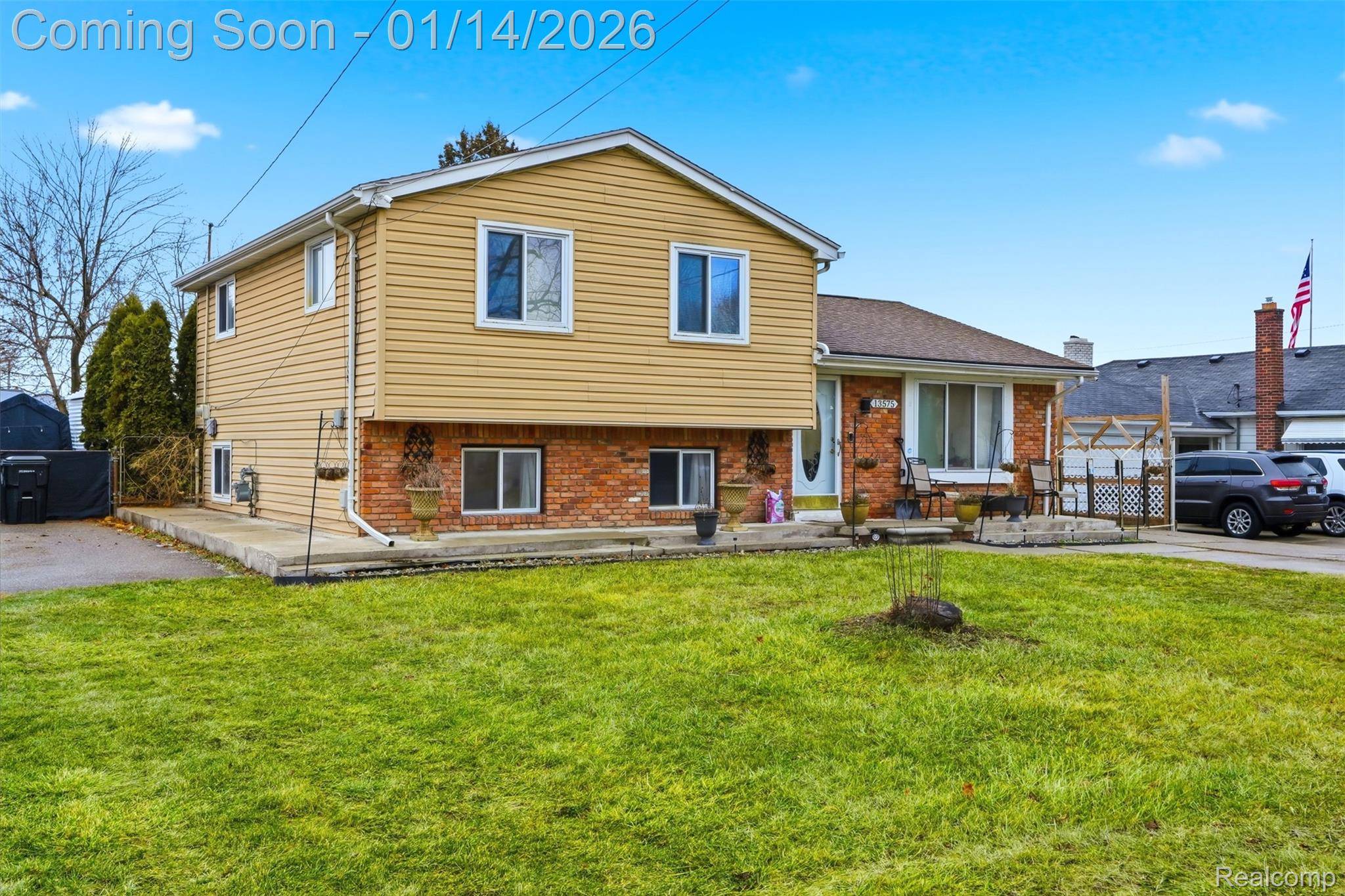 Redford, MI 48239,13575 Mercedes