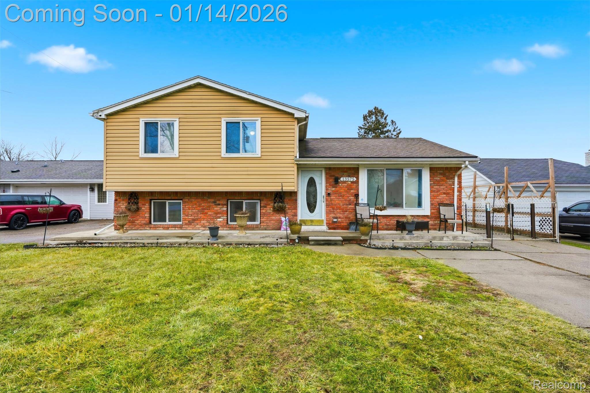 Redford, MI 48239,13575 Mercedes