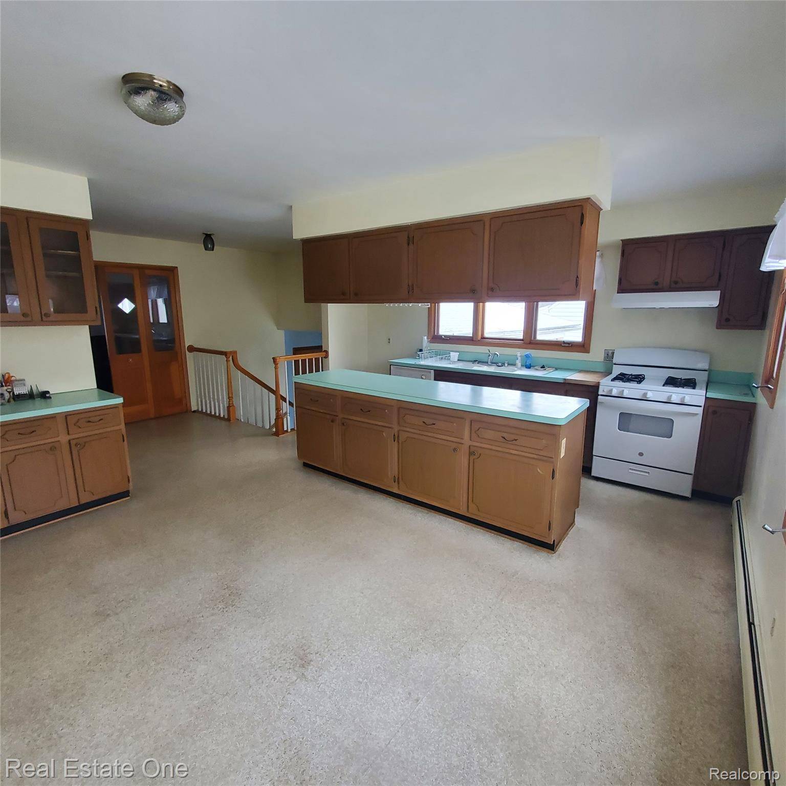 Royal Oak, MI 48073,3217 Harvard RD