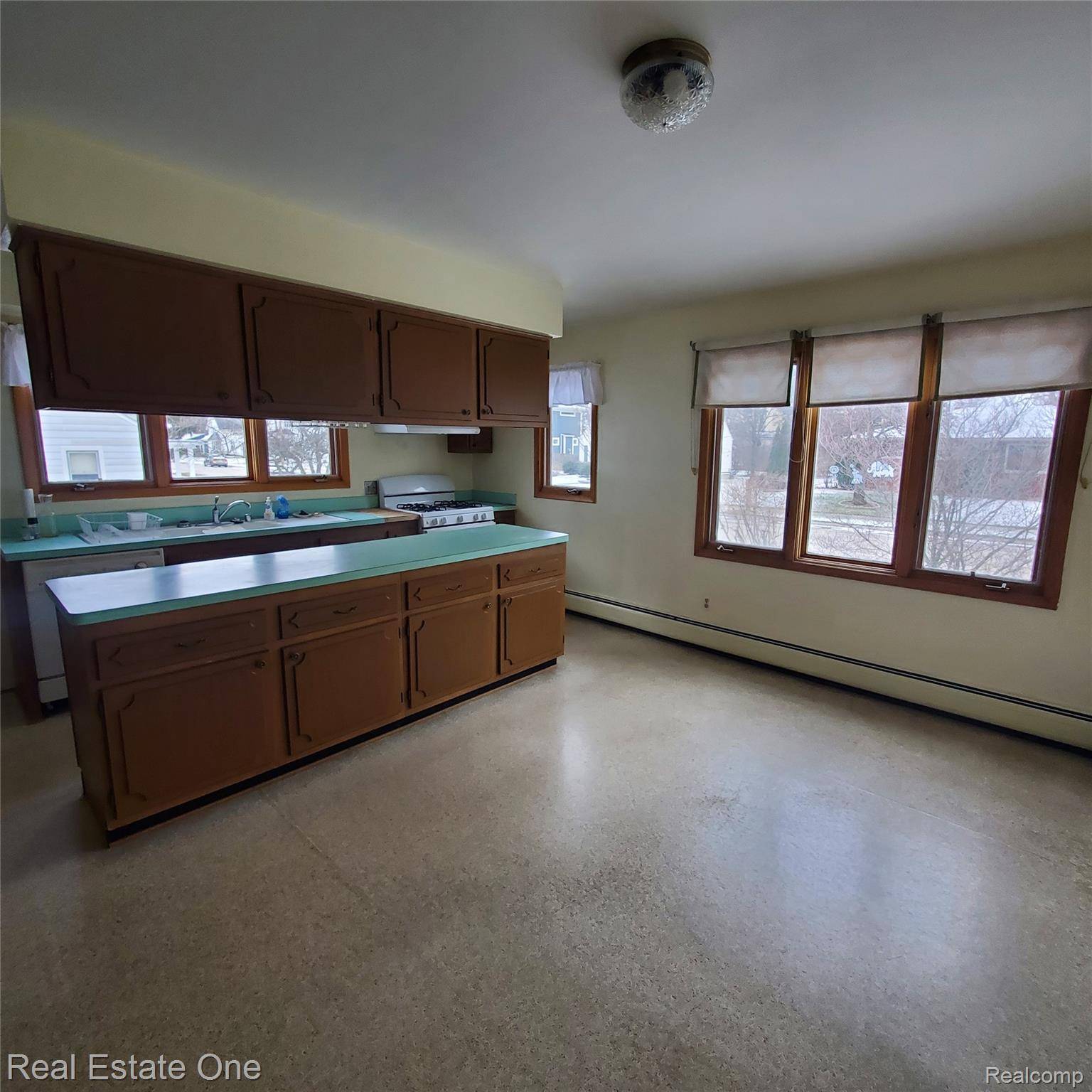 Royal Oak, MI 48073,3217 Harvard RD