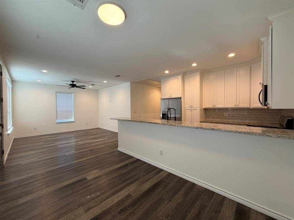 Denison, TX 75020,613 W Parnell