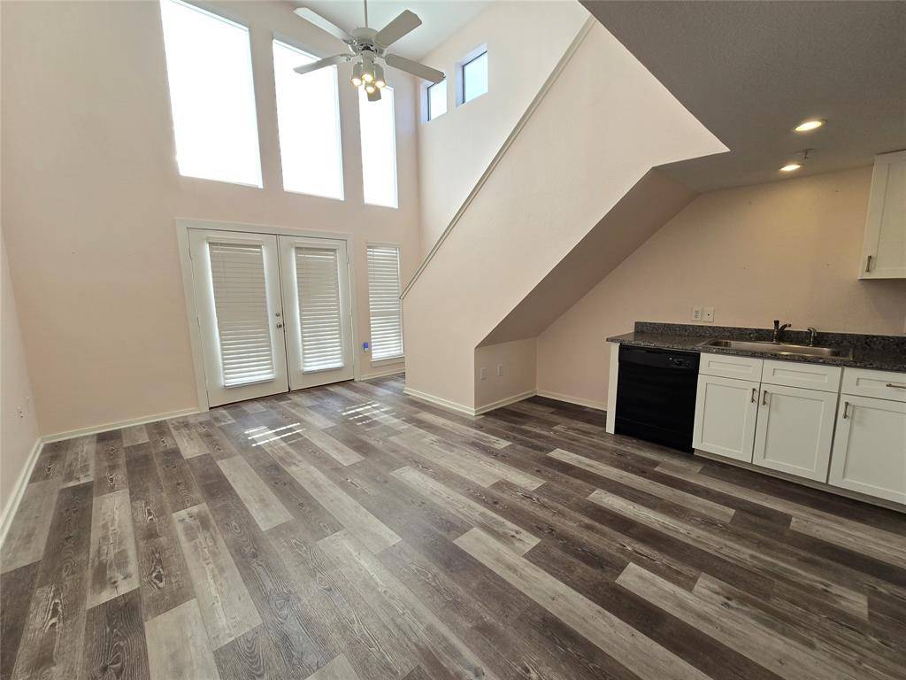 Dallas, TX 75206,5111 Manett Street #207