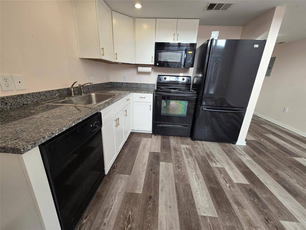 Dallas, TX 75206,5111 Manett Street #207