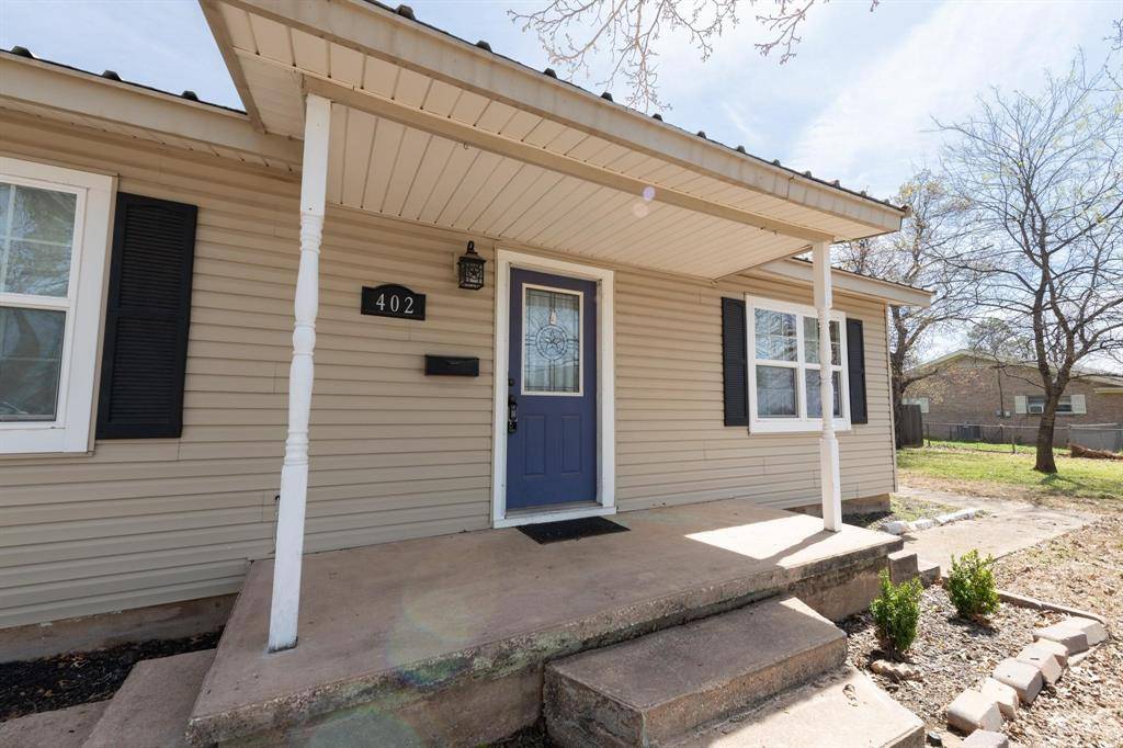 Henrietta, TX 76365,402 S Red River