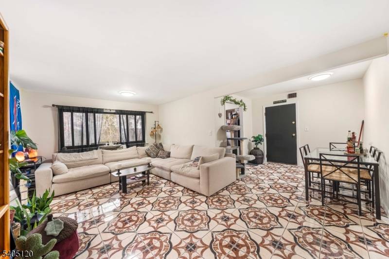 North Plainfield Boro, NJ 07060,401 Us Highway 22 #F