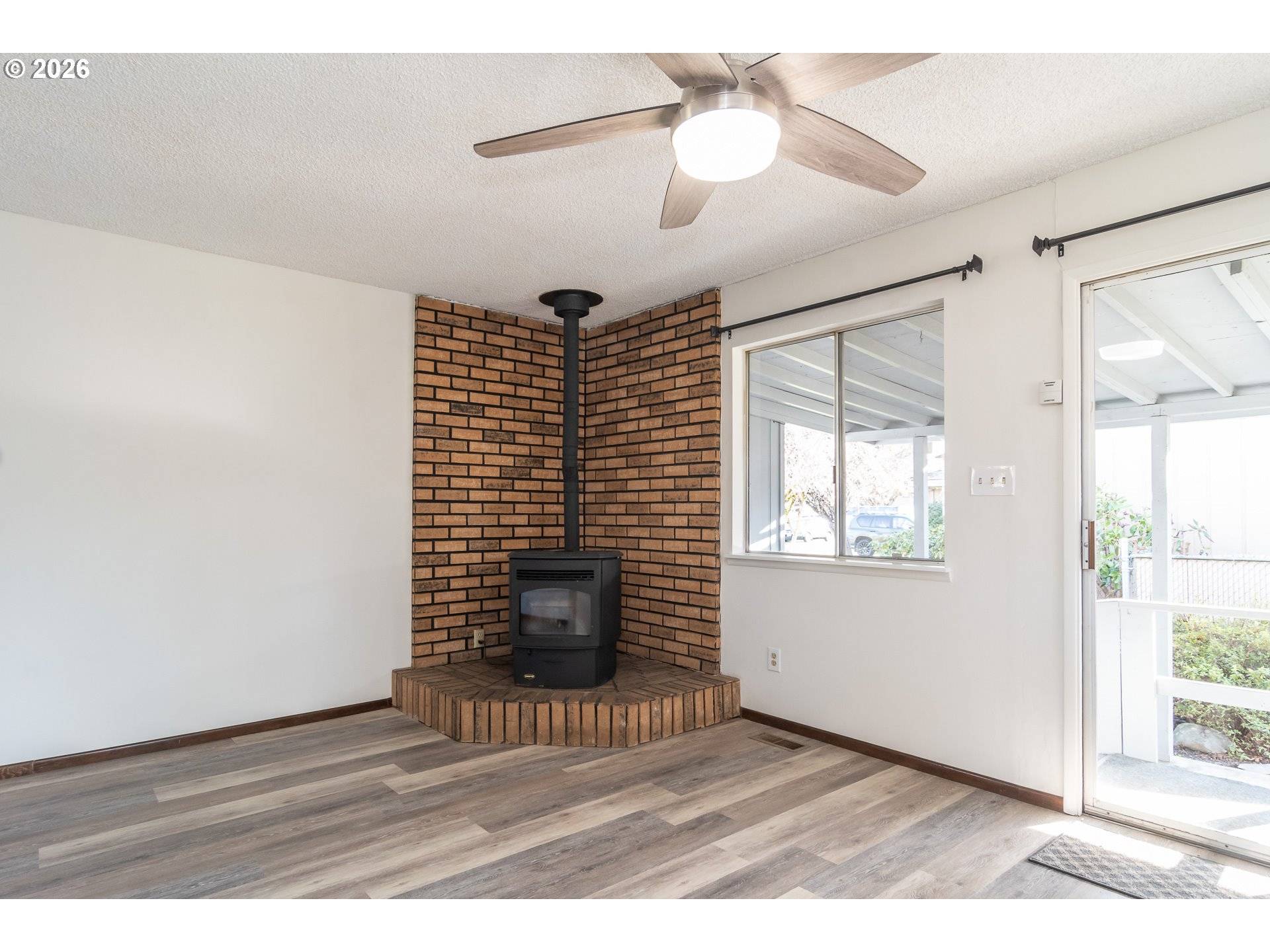 Sutherlin, OR 97479,219 HAWTHORNE ST