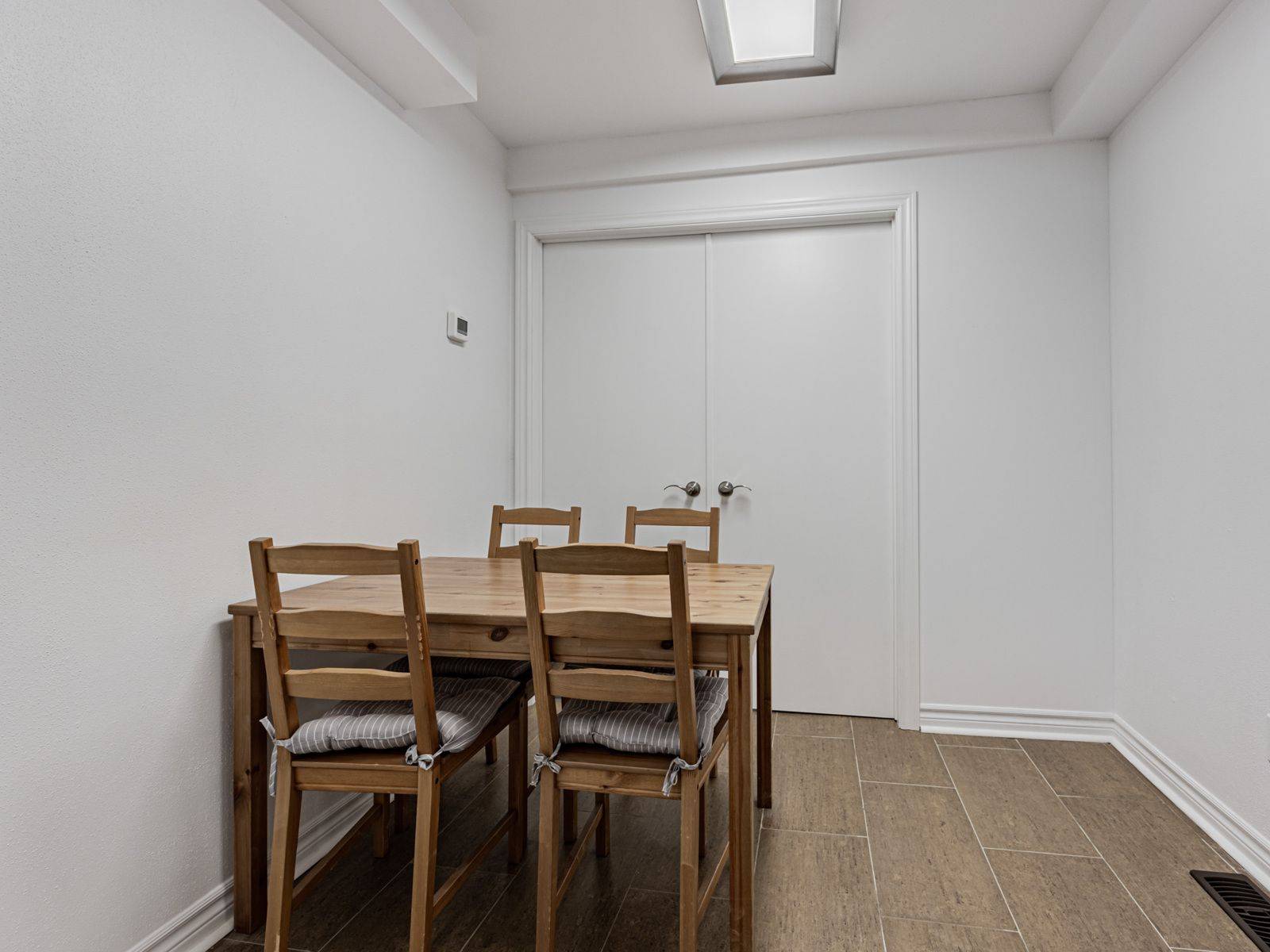 Toronto C15, ON M2J 2W9,157 Angus DR