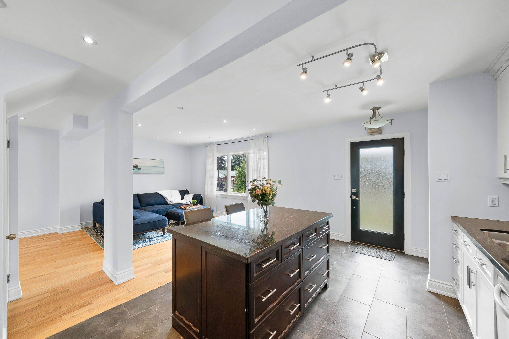 Toronto E04, ON M1P 1R9,16 Bergen UPPER AVE