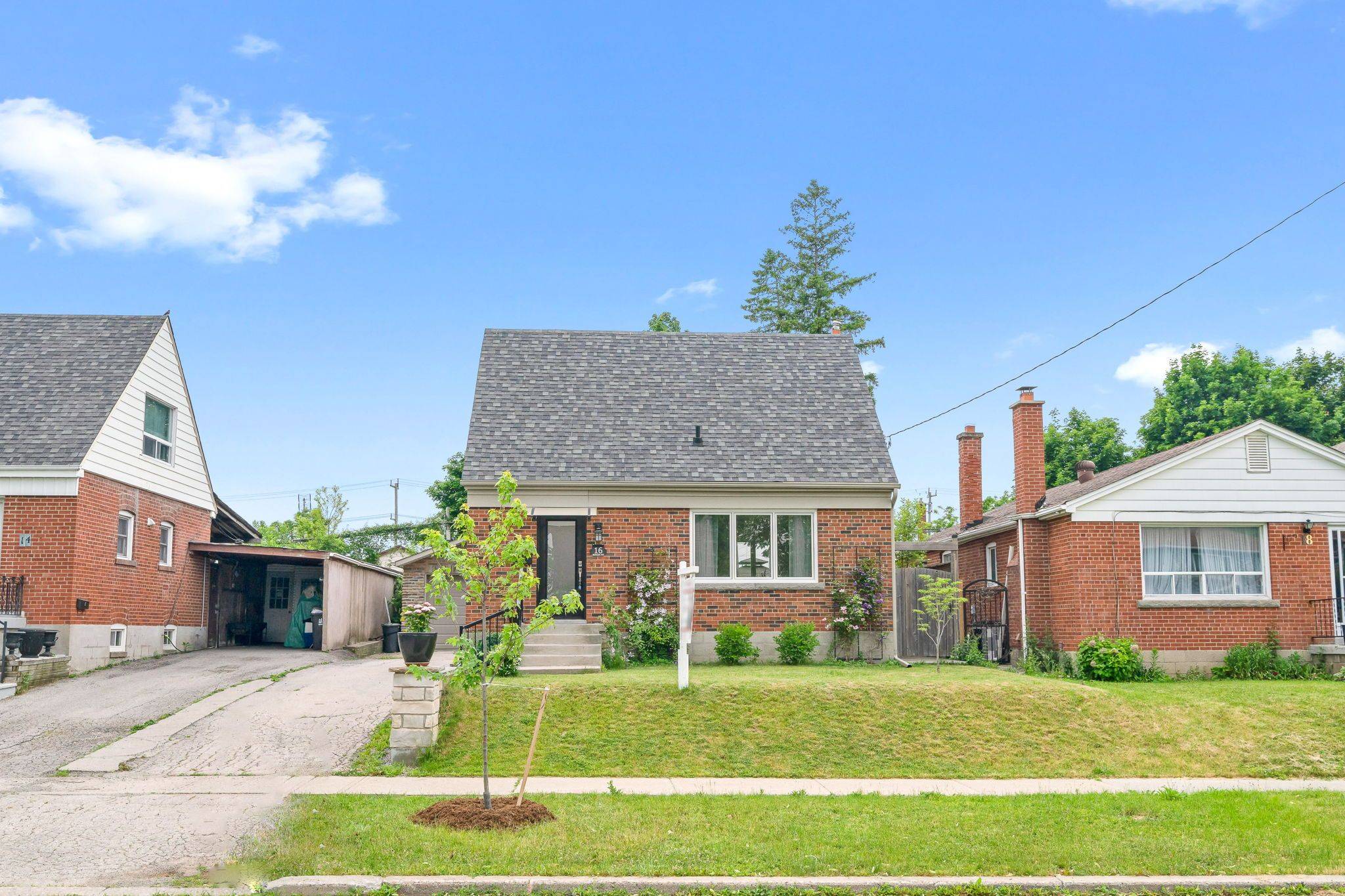 Toronto E04, ON M1P 1R9,16 Bergen UPPER AVE