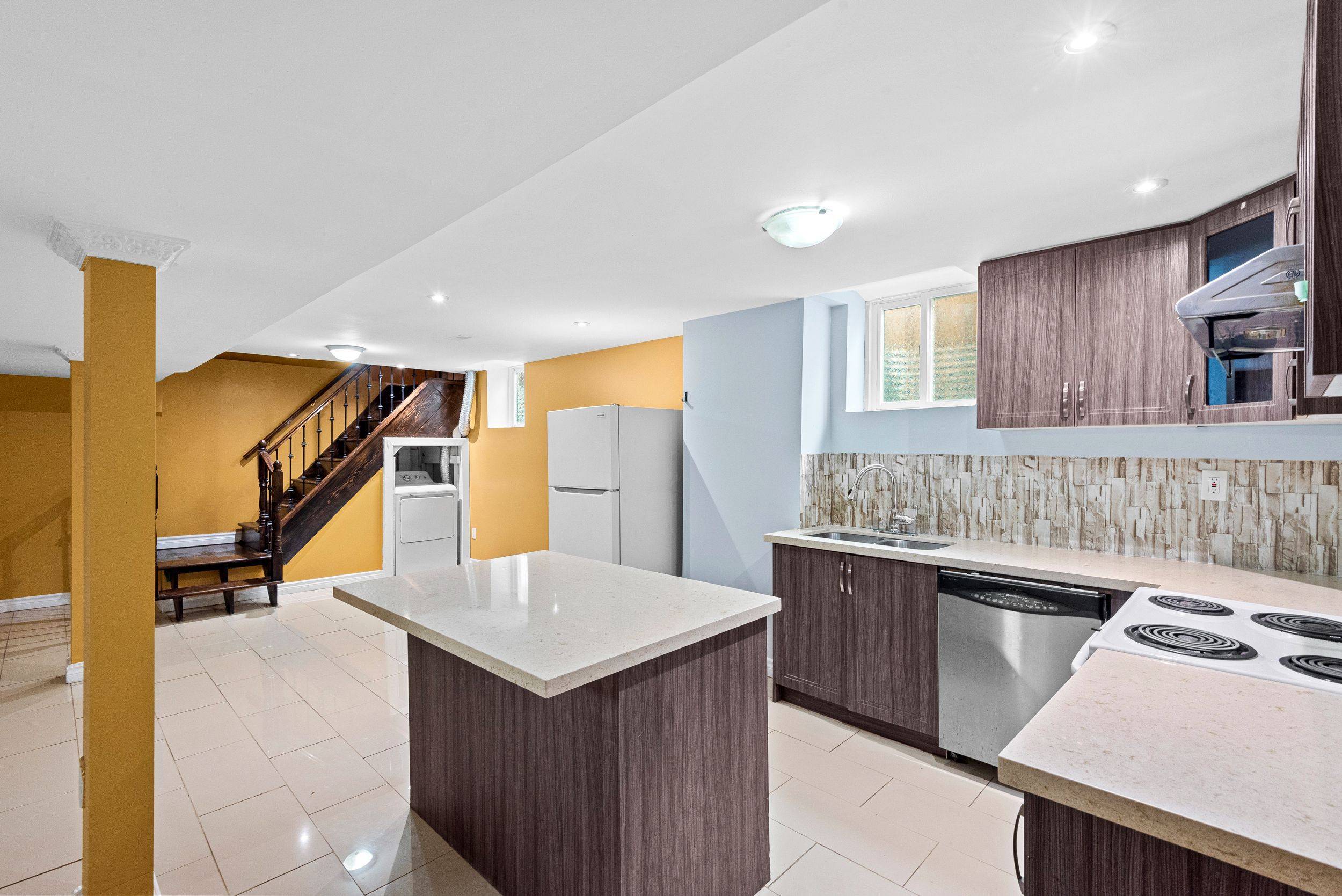 Oshawa, ON L1K 2E4,1005 Sandcliff DR #Bsmt