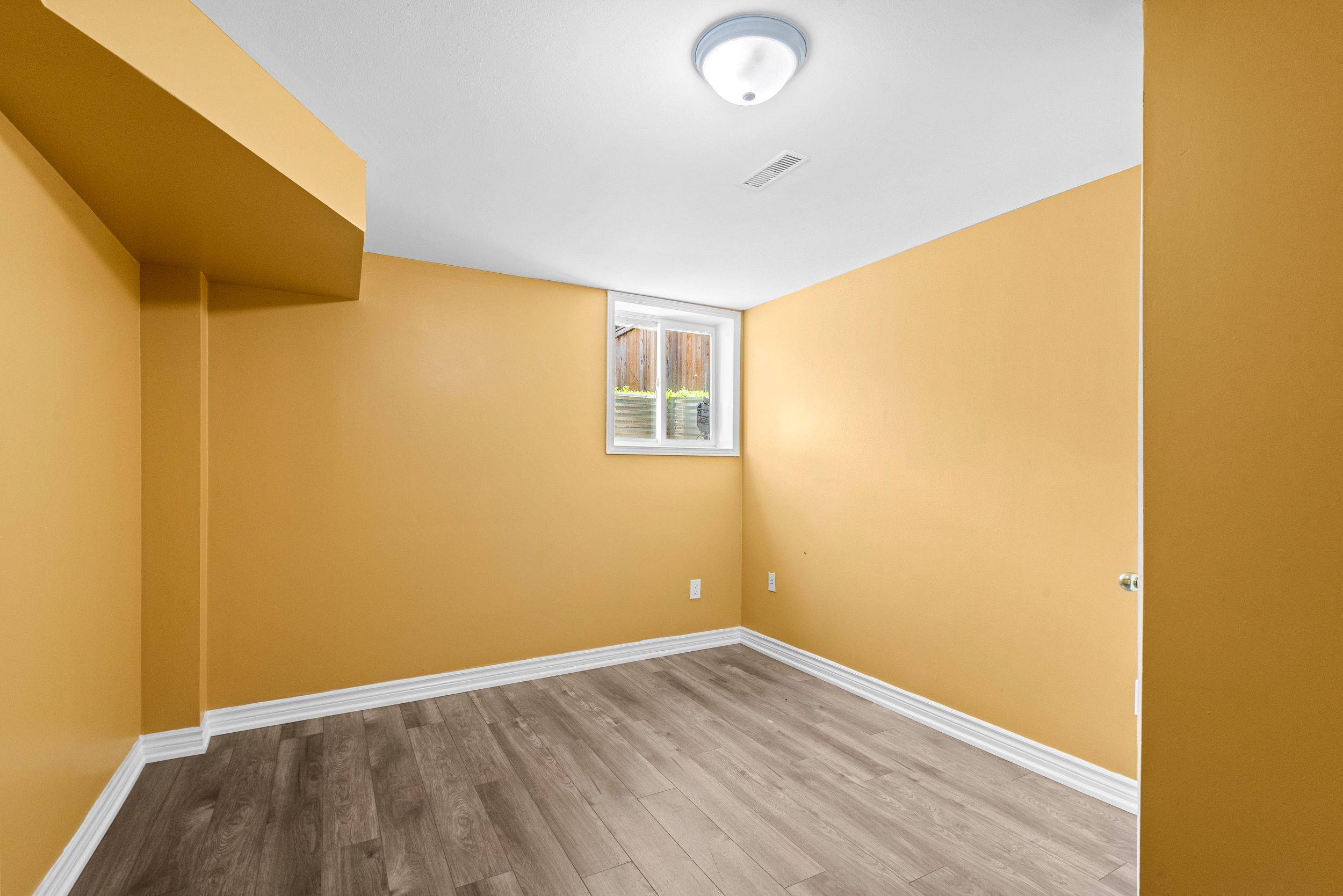 Oshawa, ON L1K 2E4,1005 Sandcliff DR #Bsmt