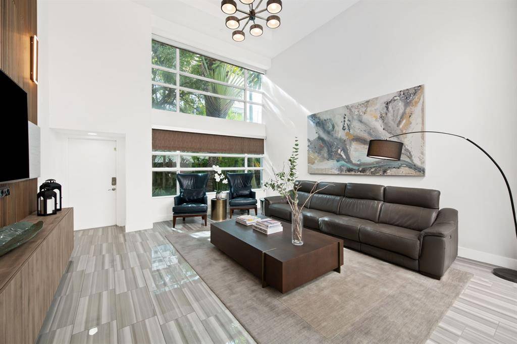 Fort Lauderdale, FL 33304,910 NE 16th Ter #2