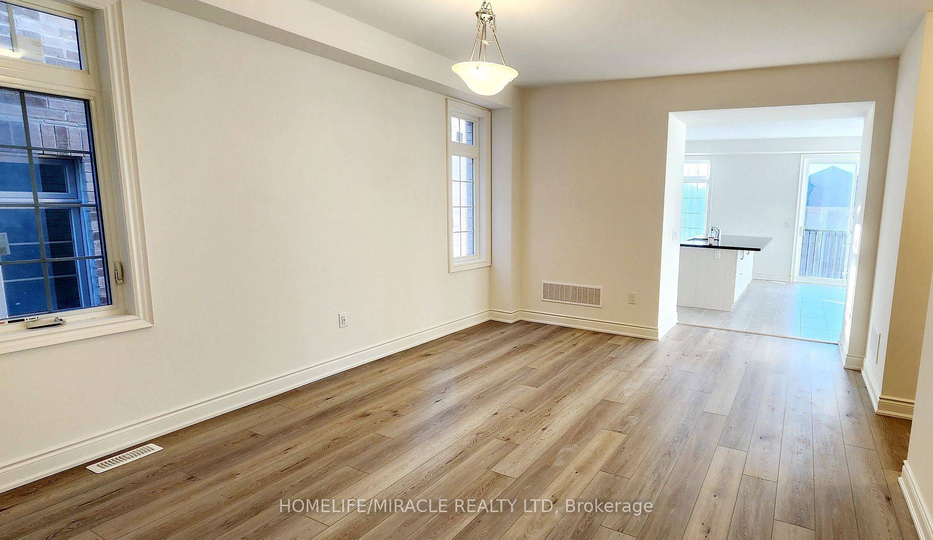 Bradford West Gwillimbury, ON L3Z 4N1,14 Wraggs RD