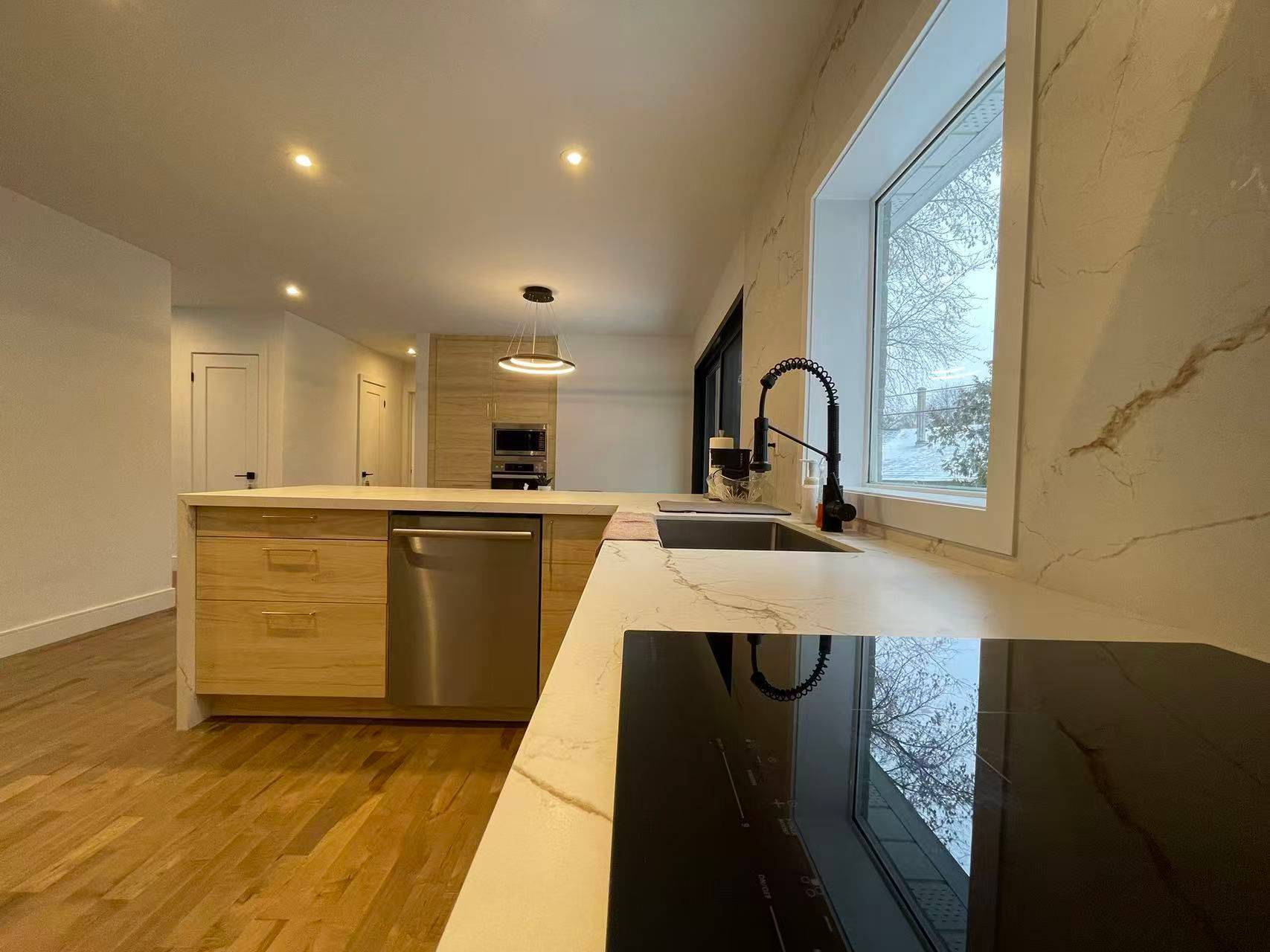 Richmond Hill, ON L4C 2V5,382 Lynett CRES #MAIN FLOOR