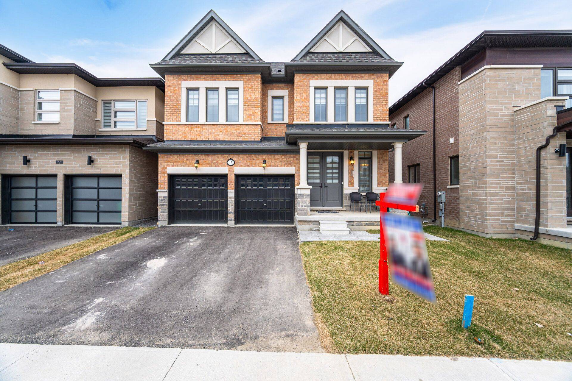 Brampton, ON L6R 4E3,15 Duxbury RD