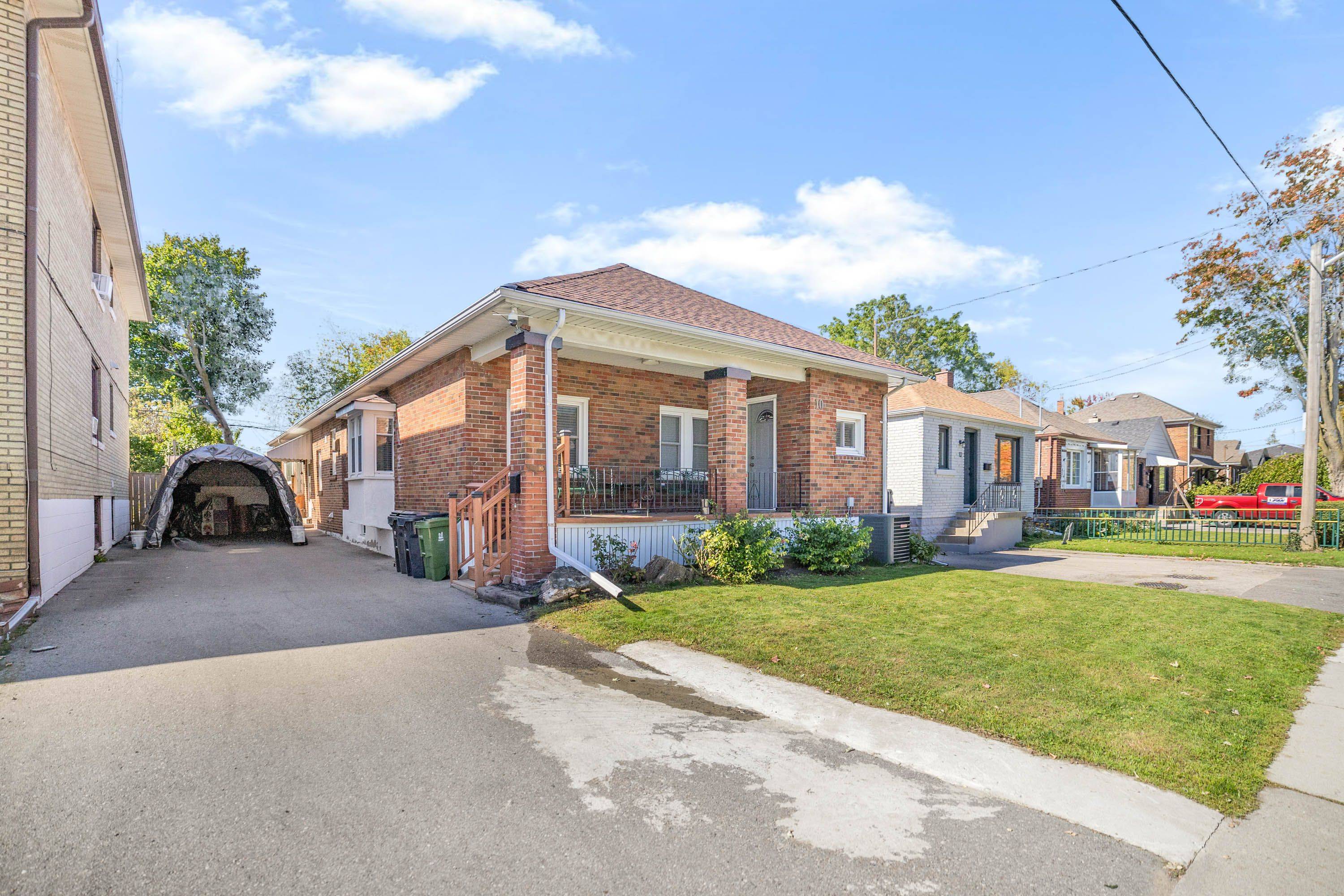 Toronto W06, ON M8V 3L3,10 Nineteenth ST #Front Unit