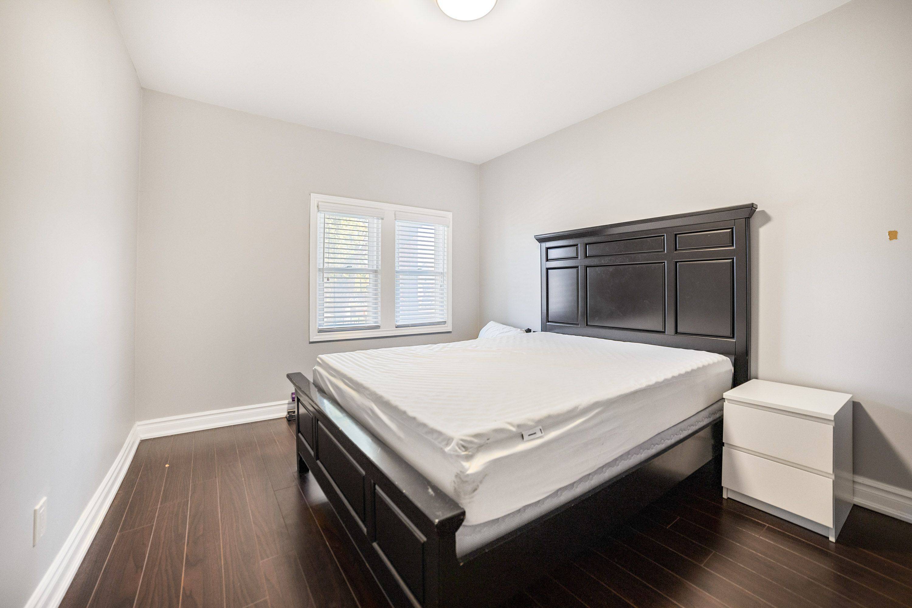 Toronto W06, ON M8V 3L3,10 Nineteenth ST #Front Unit