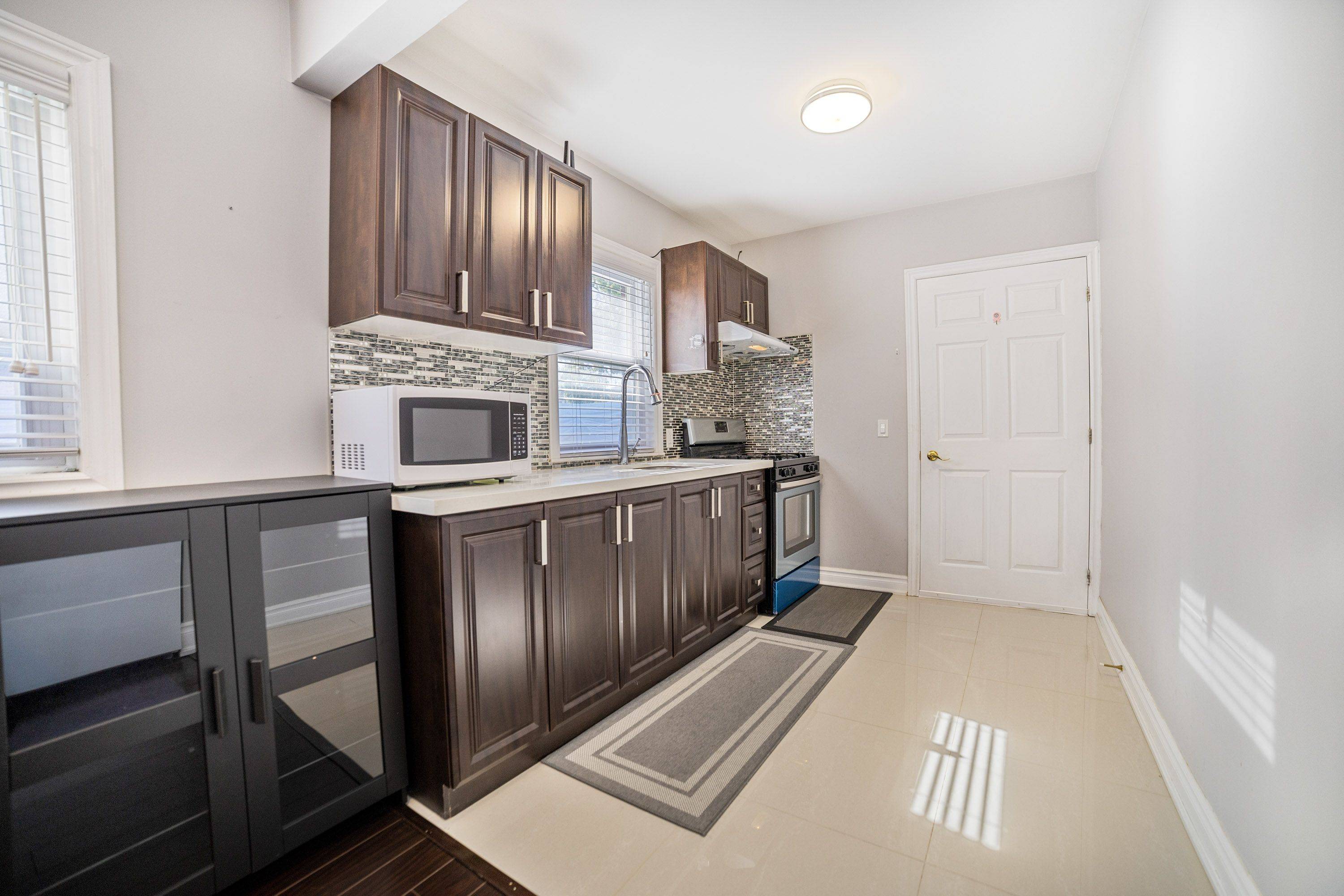 Toronto W06, ON M8V 3L3,10 Nineteenth ST #Front Unit