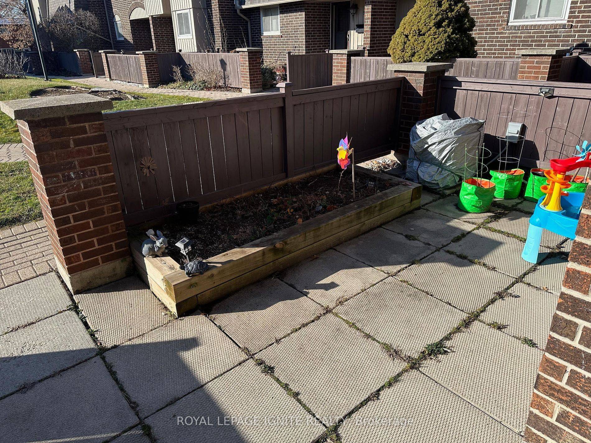 Burlington, ON L7P 2S9,1302 Guelph Line #7