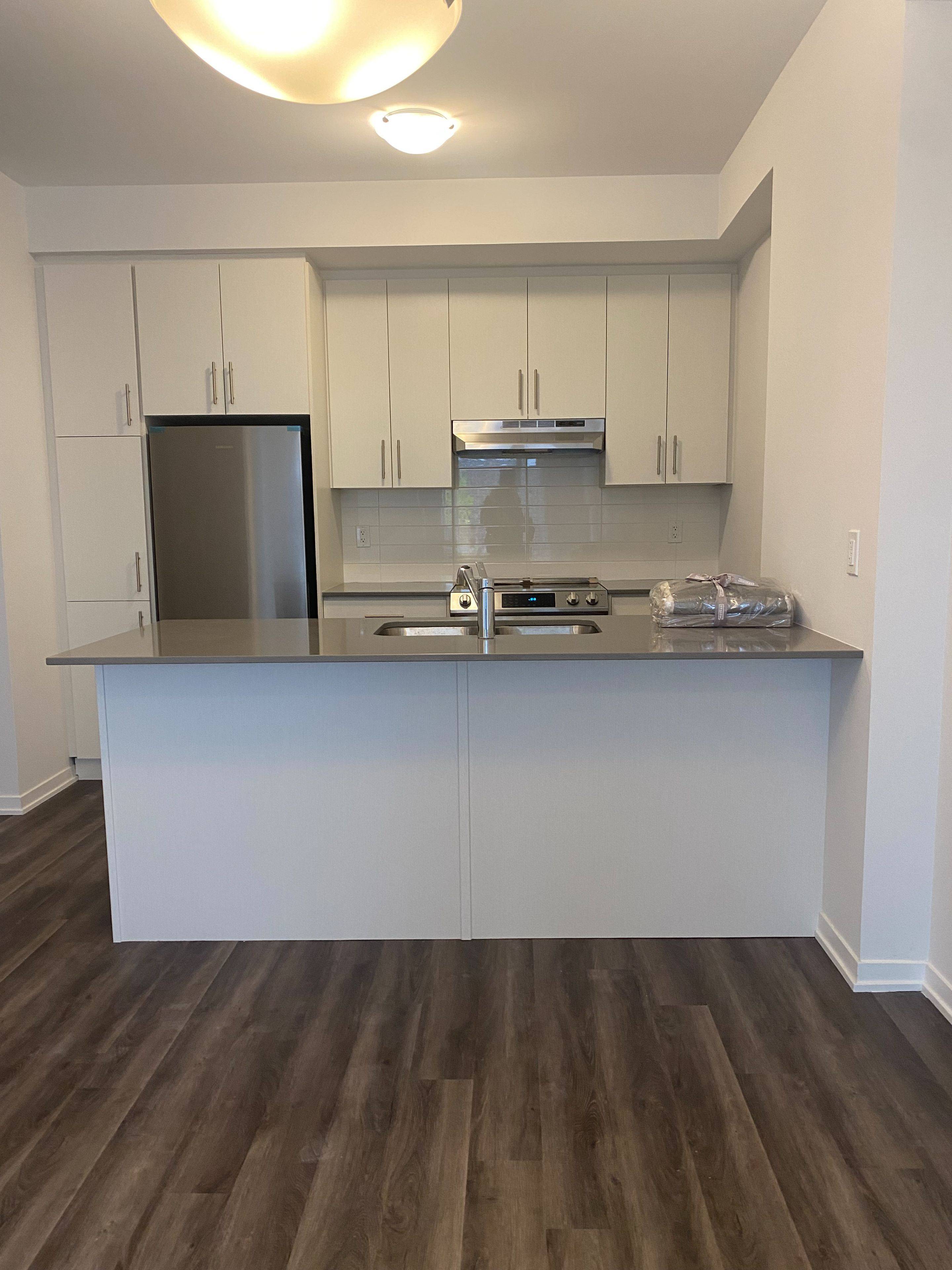 Toronto W06, ON M8V 0J6,10 LLOYD JANES LN #TH 200