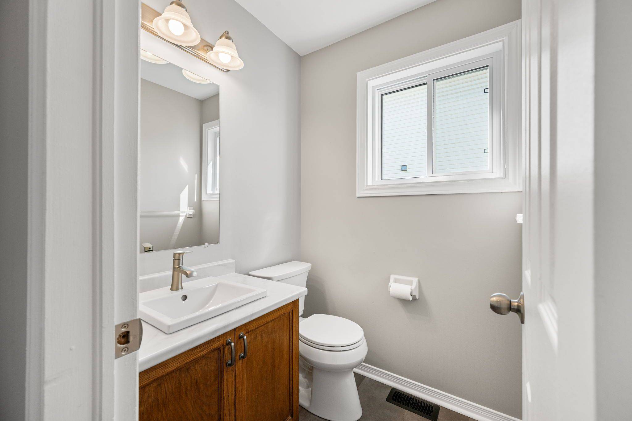 Barrhaven, ON K2J 3P6,32 Peacock CRES