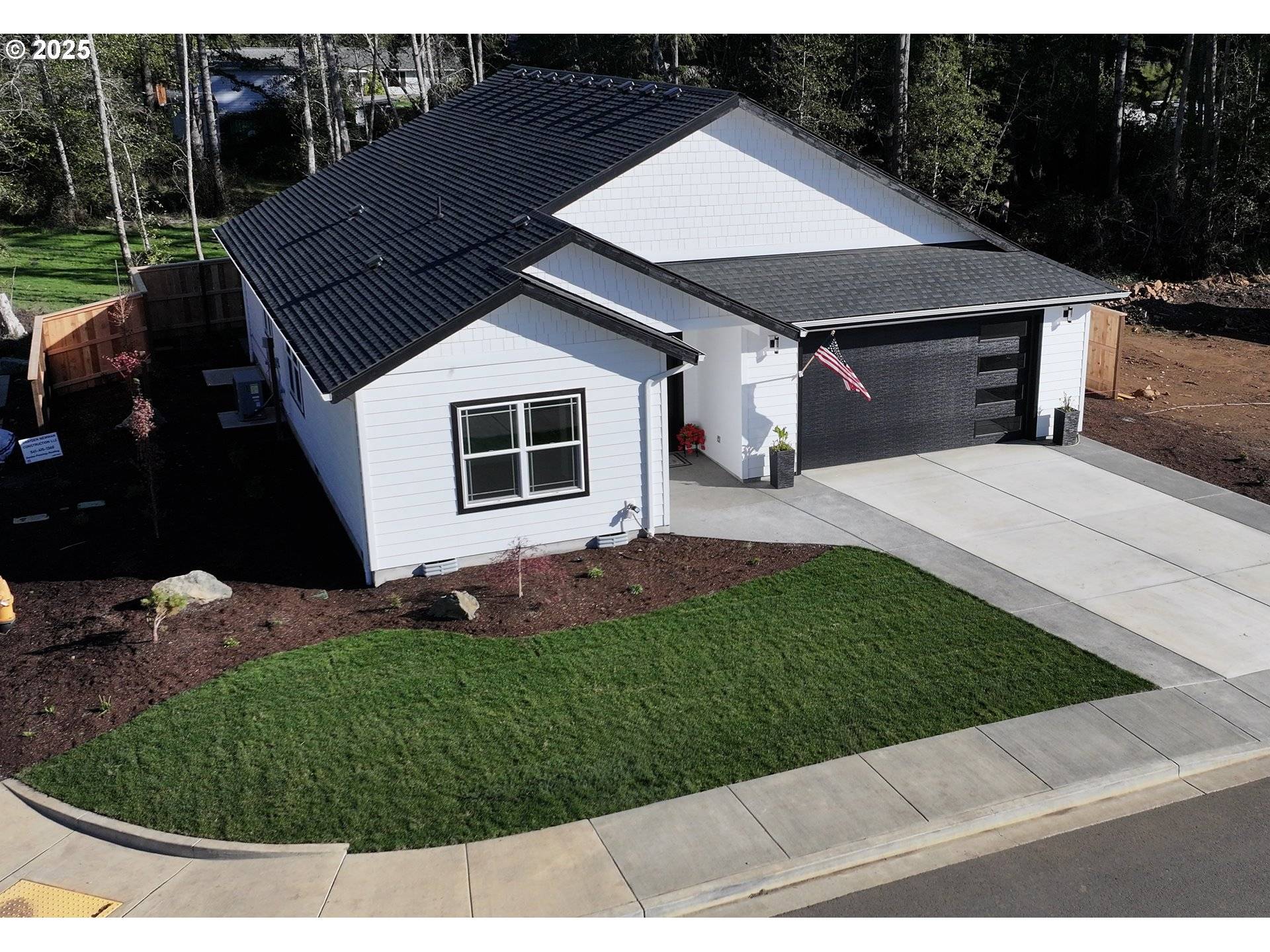 Brookings, OR 97415,1229 Lighthouse LN