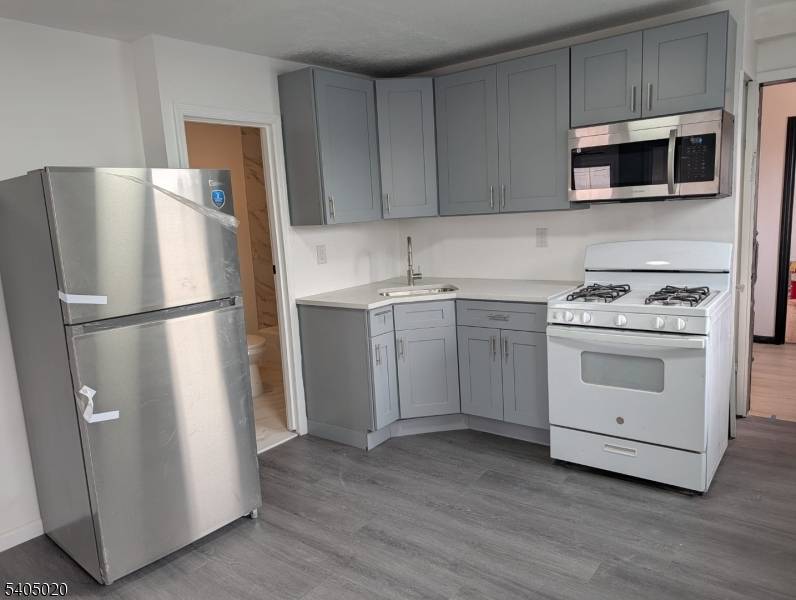 Elizabeth City, NJ 07206,111 6Th St