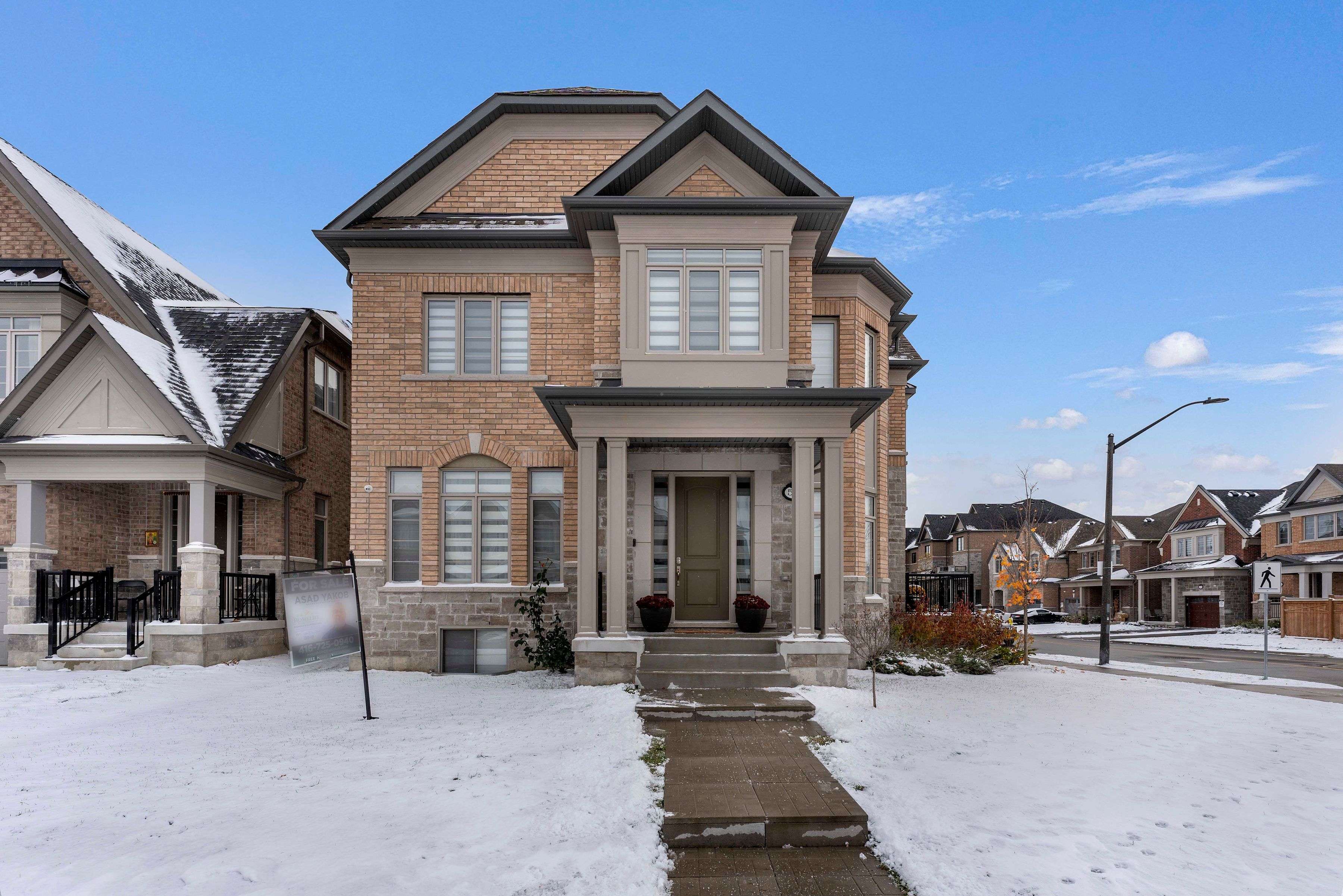 Whitby, ON L1P 0C8,55 Christine Elliott AVE