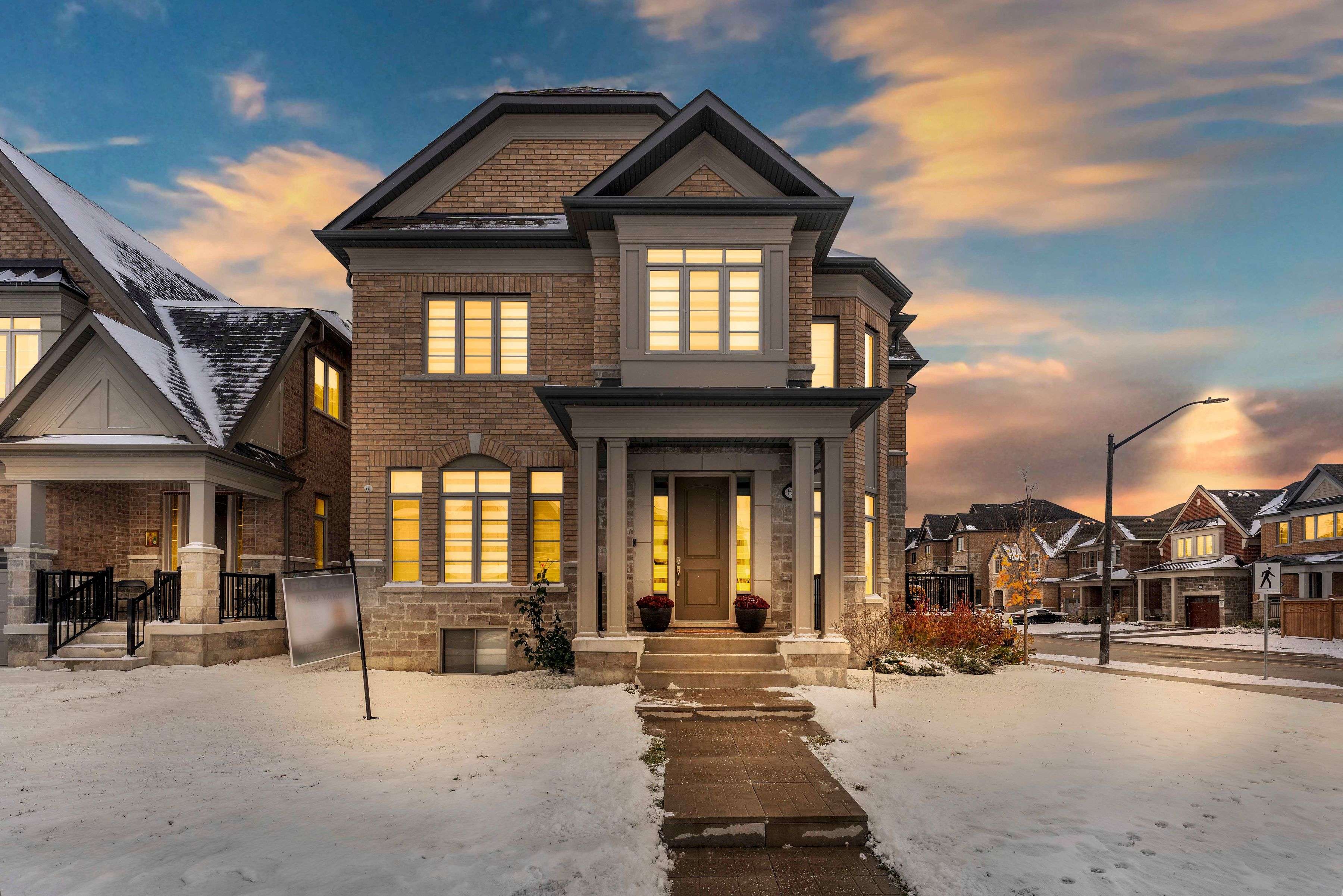 Whitby, ON L1P 0C8,55 Christine Elliott AVE