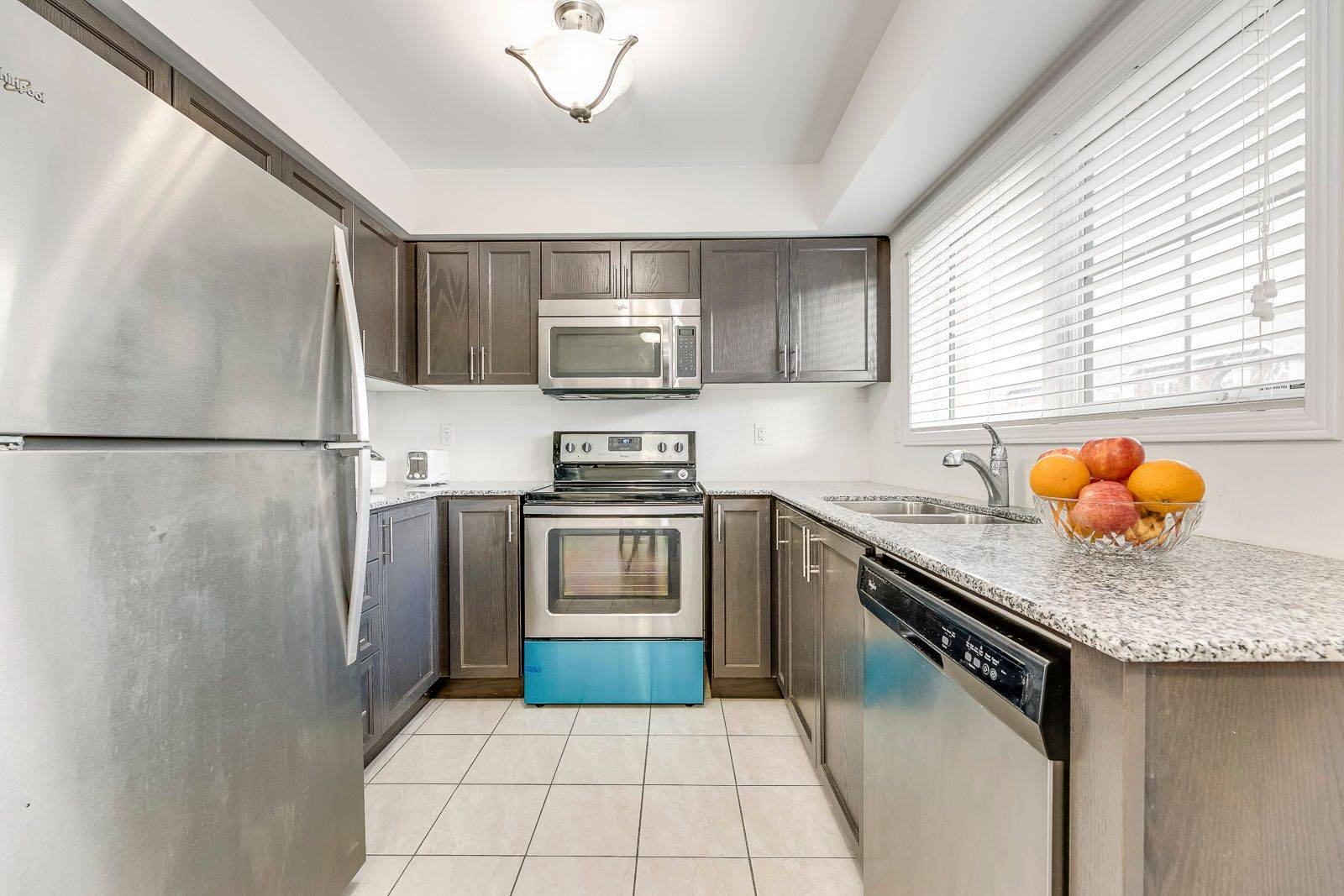 Oakville, ON L6H 0K1,2504 Post RD #17