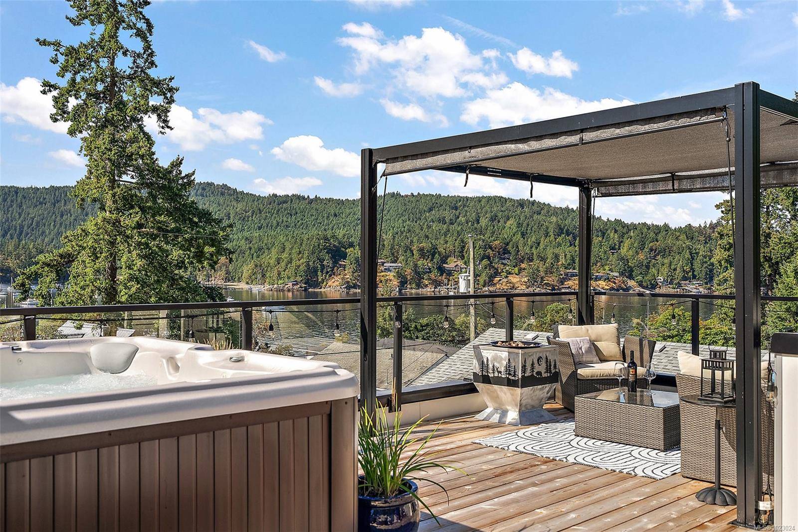 Central Saanich, BC V8M 2G2,772 Harding Lane