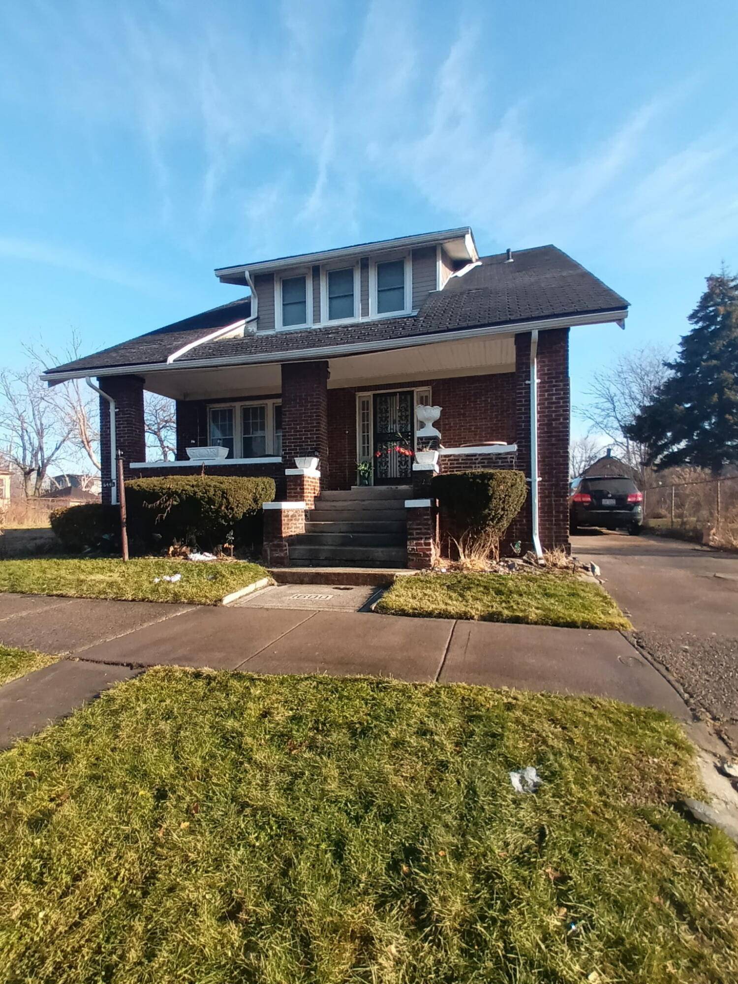 Detroit, MI 48213,6446 Crane ST