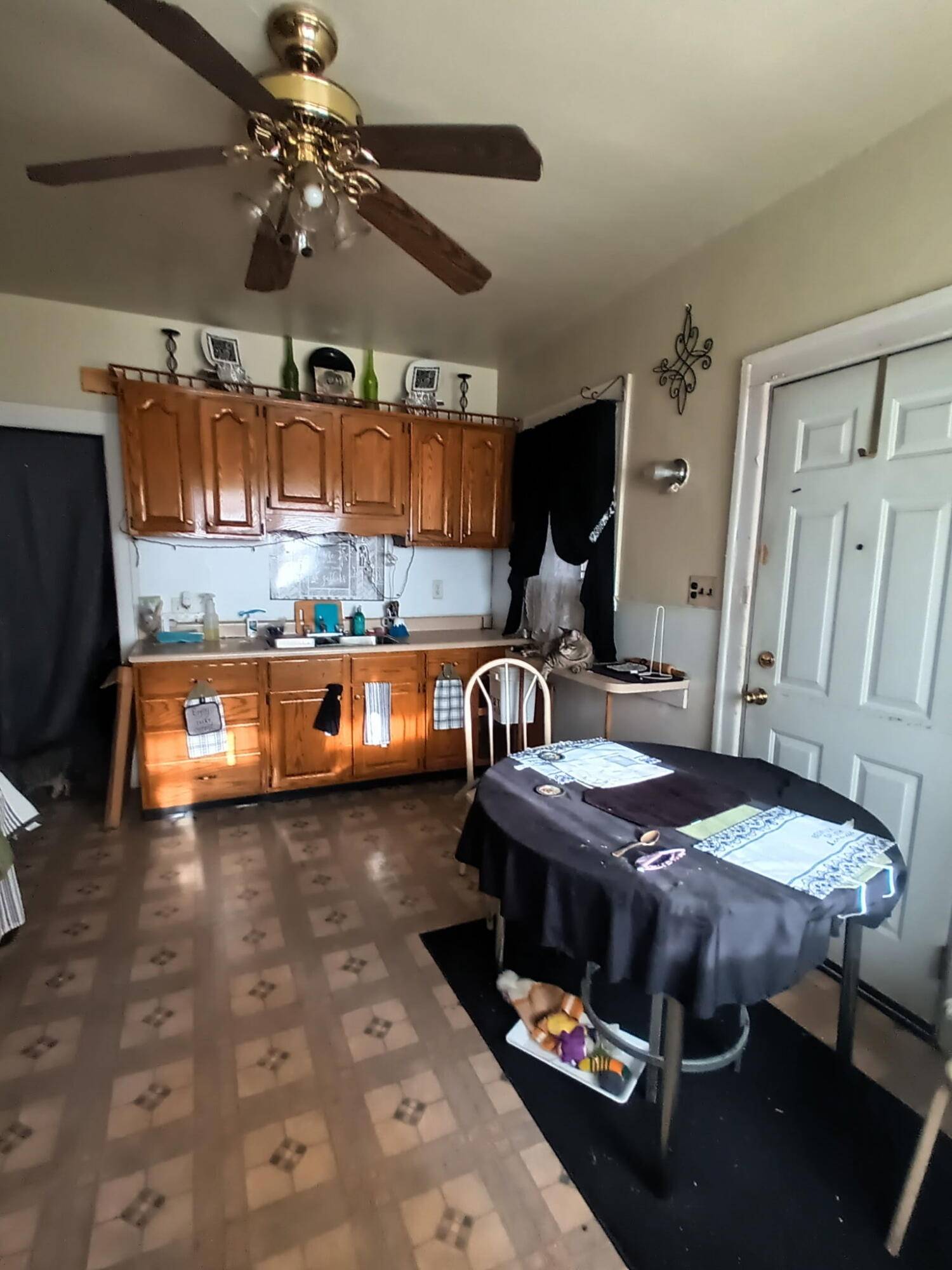 Detroit, MI 48213,6446 Crane ST