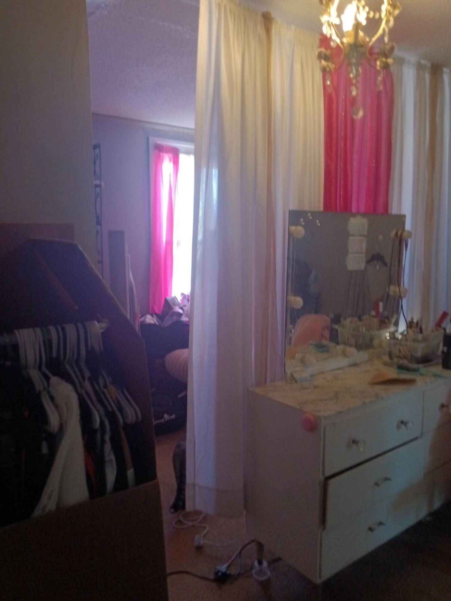 Detroit, MI 48213,6446 Crane ST