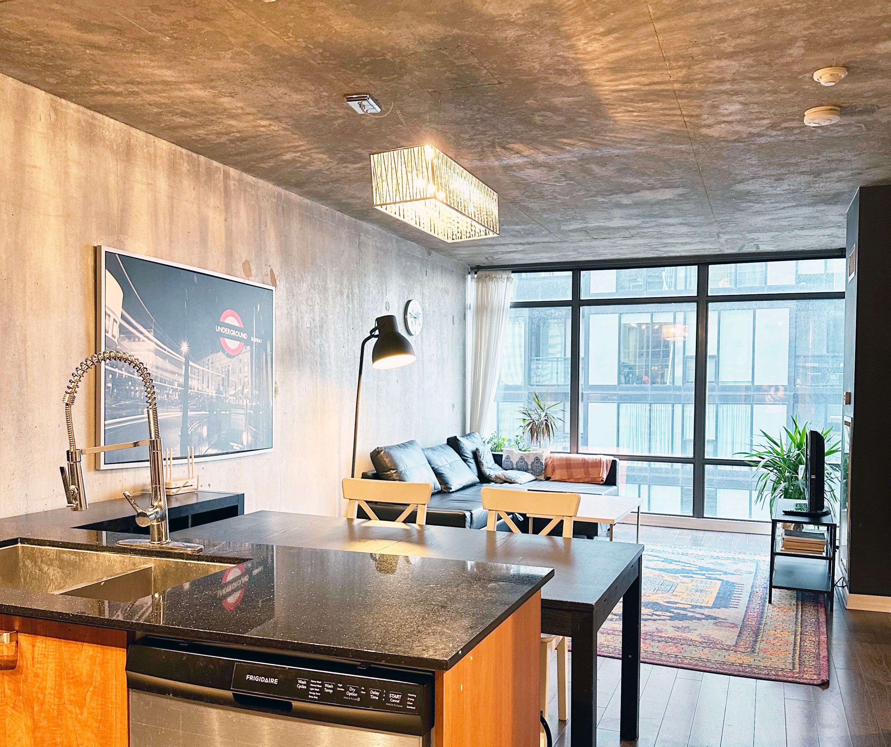 Toronto C08, ON M4Y 1G3,22 Wellesley ST E #1607