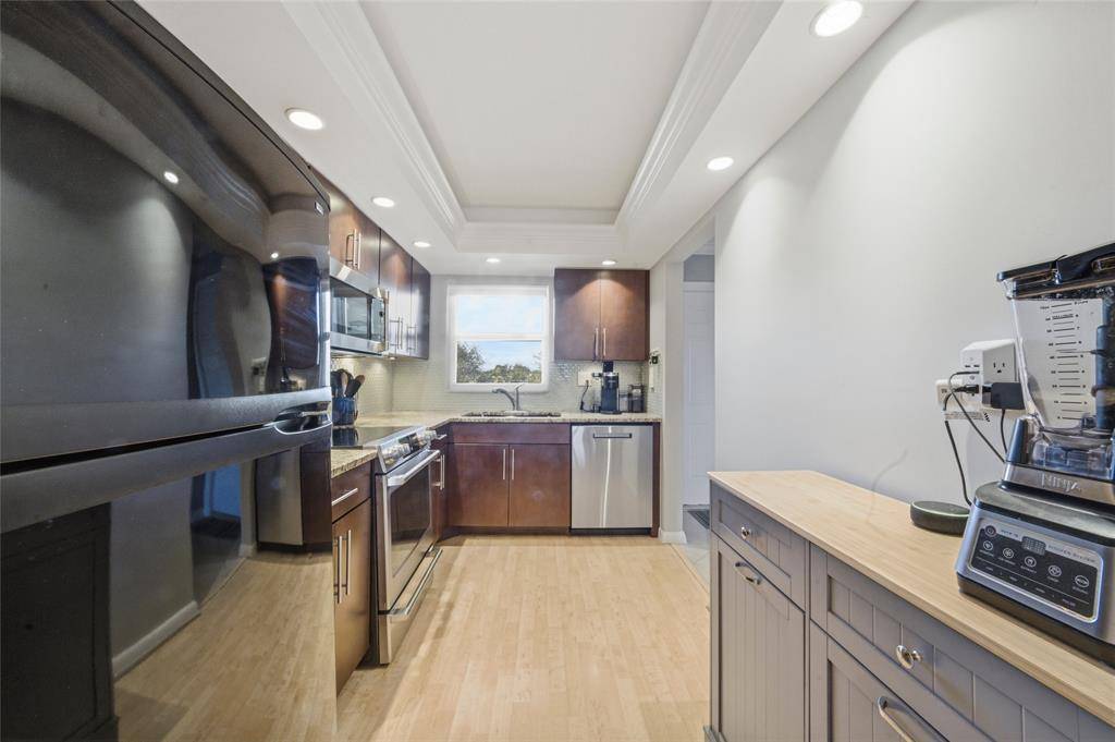 Fort Lauderdale, FL 33304,1332 Bayview Dr #401