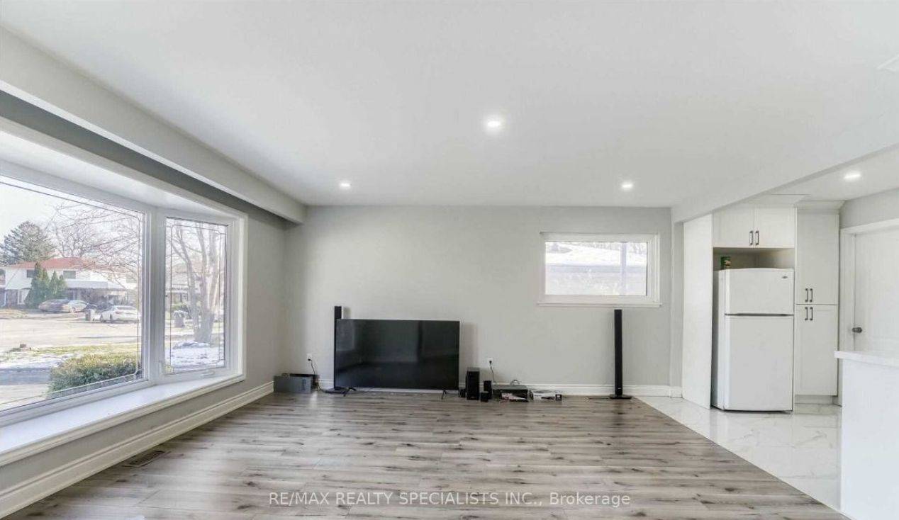 Brampton, ON L6W 2Y7,13 Allendale RD #Upper