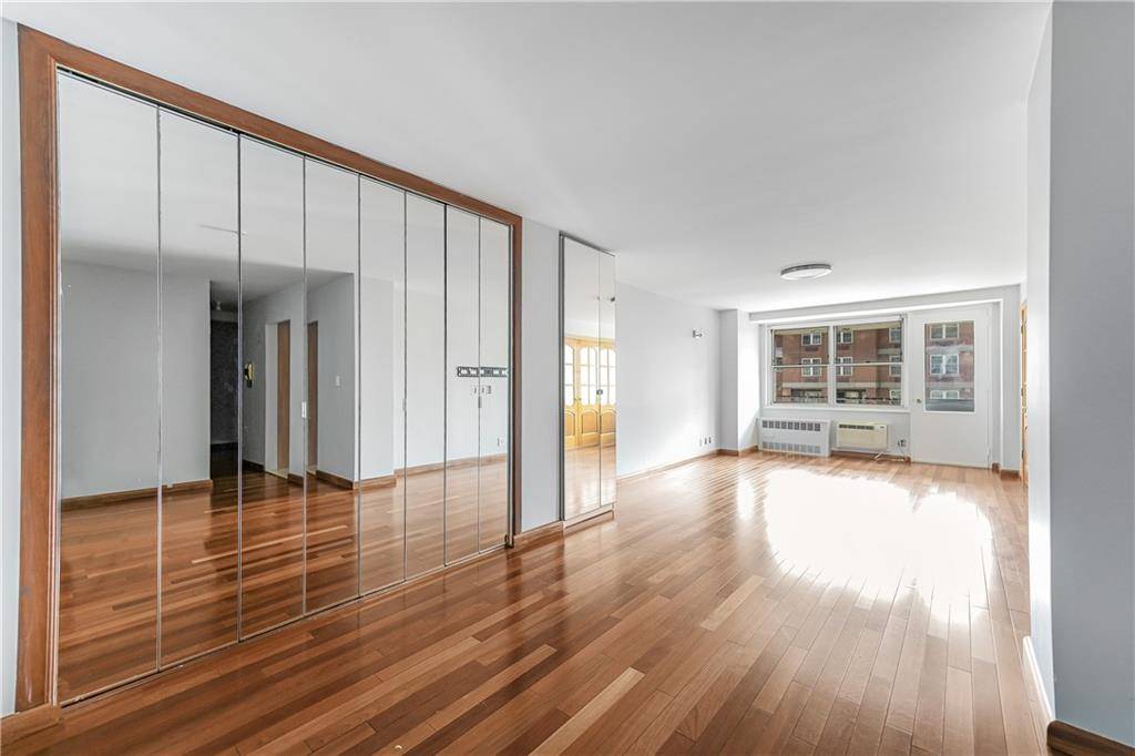 Brooklyn, NY 11235,35 Seacoast TER #8A