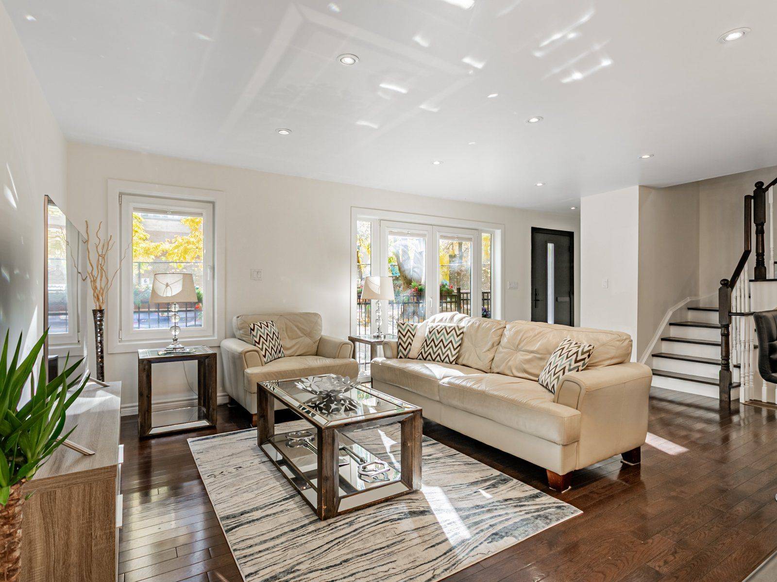 Toronto C08, ON M4Y 2G6,346 Jarvis ST #F