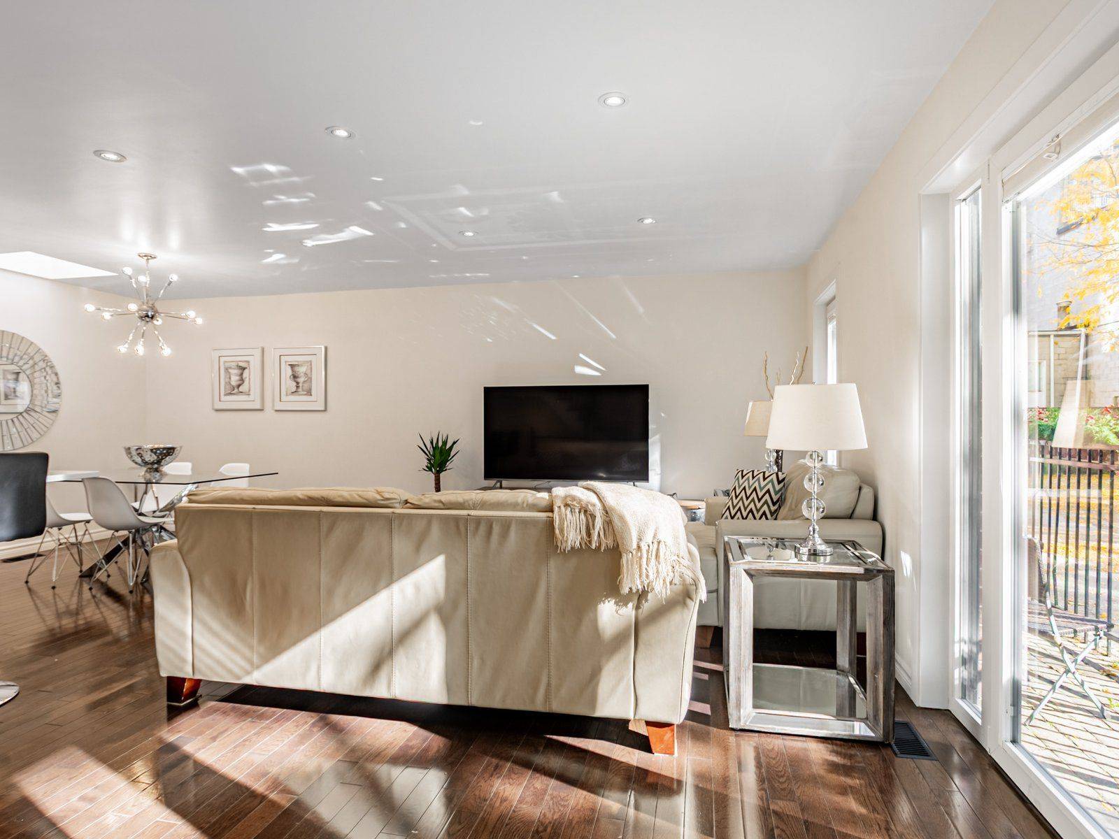 Toronto C08, ON M4Y 2G6,346 Jarvis ST #F