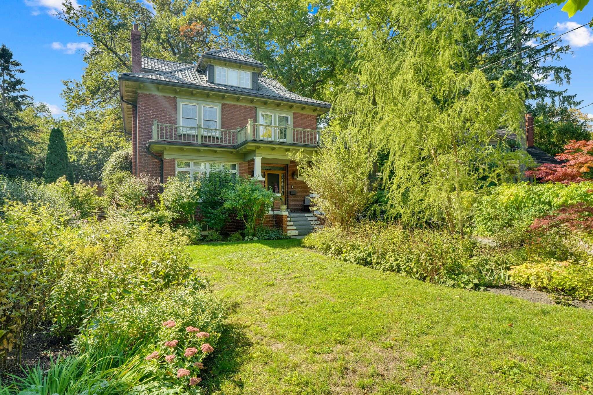 Toronto E02, ON M4L 2K5,32 Hollywood CRES