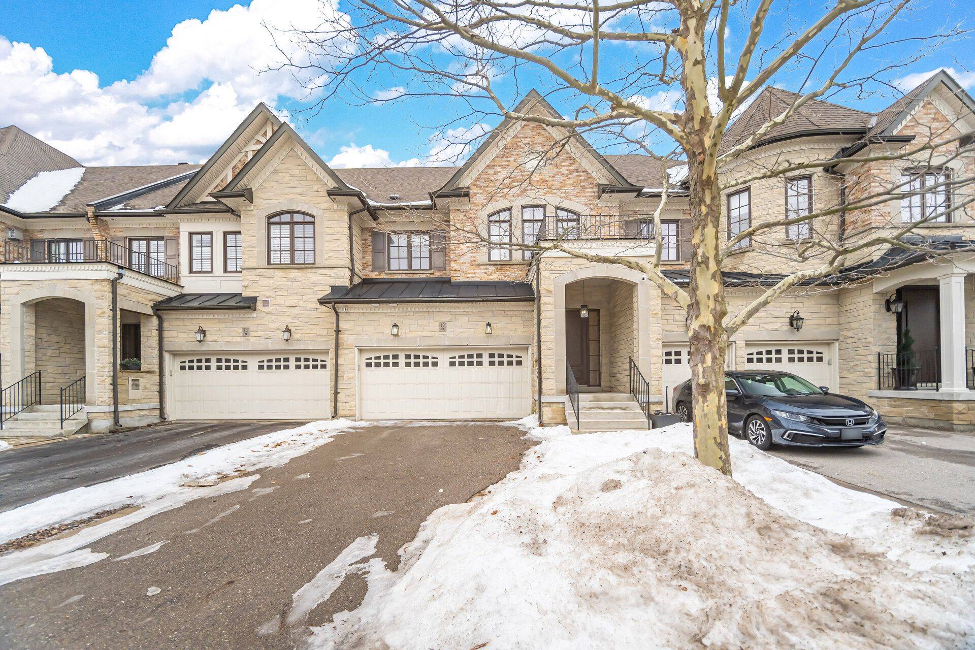 Richmond Hill, ON L4S 0E7,12 Jenny Thompson CT