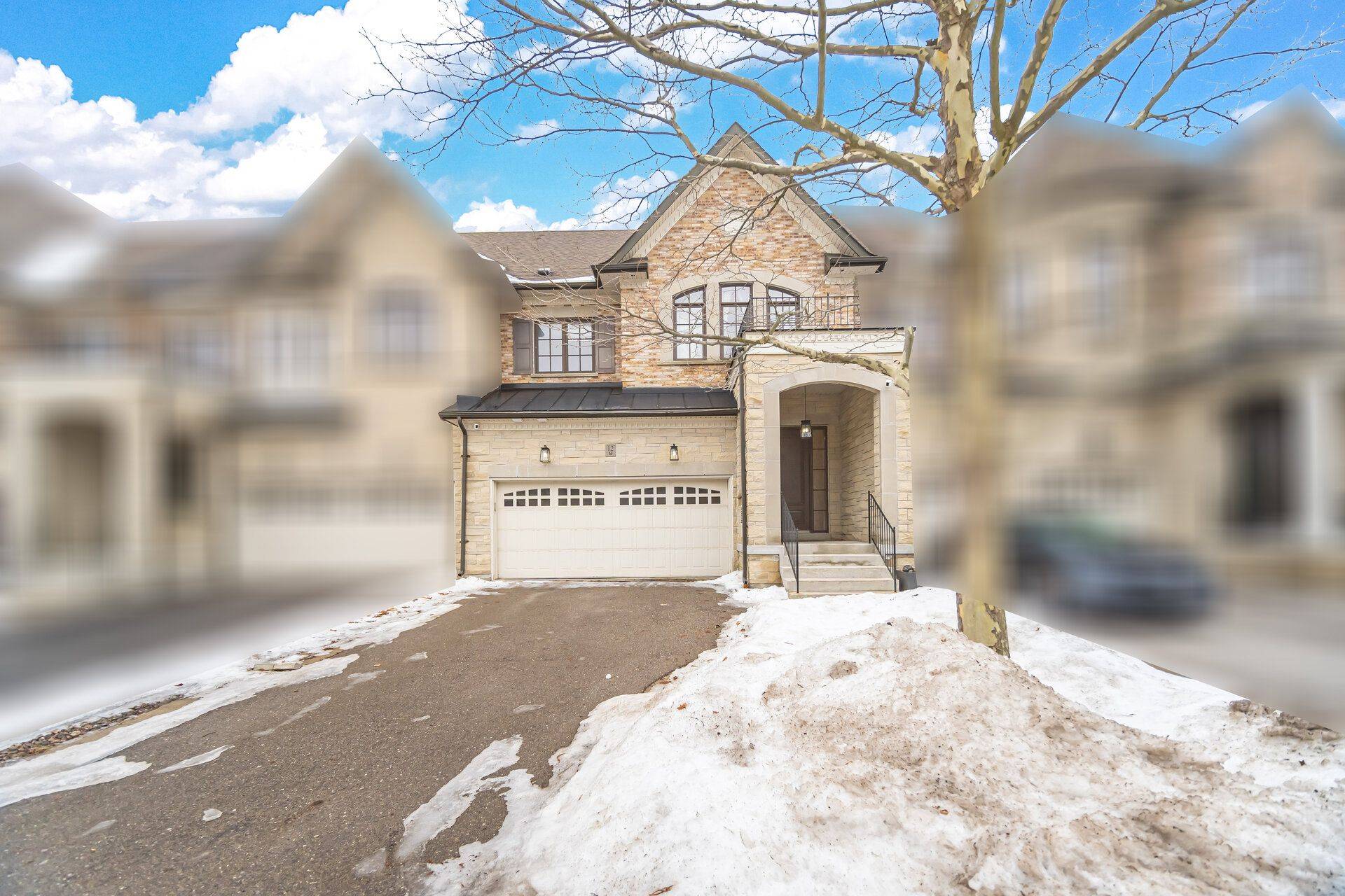 Richmond Hill, ON L4S 0E7,12 Jenny Thompson CT