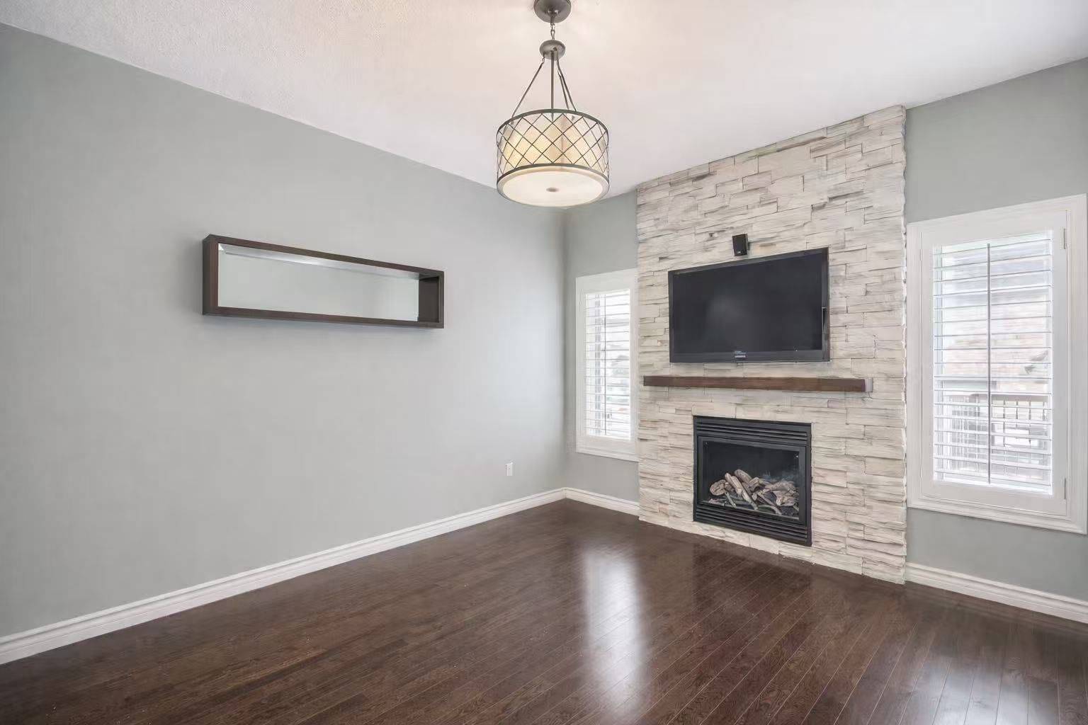 Aurora, ON L4G 0J3,84 Lewis Honey DR