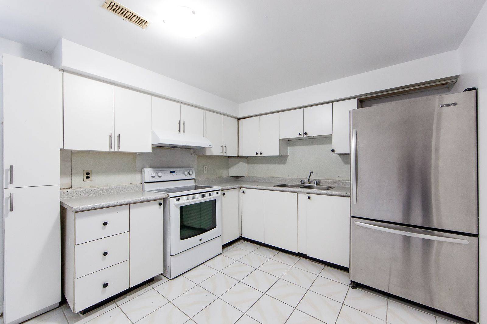 Mississauga, ON L4T 3P3,4129 Brandon Gate DR