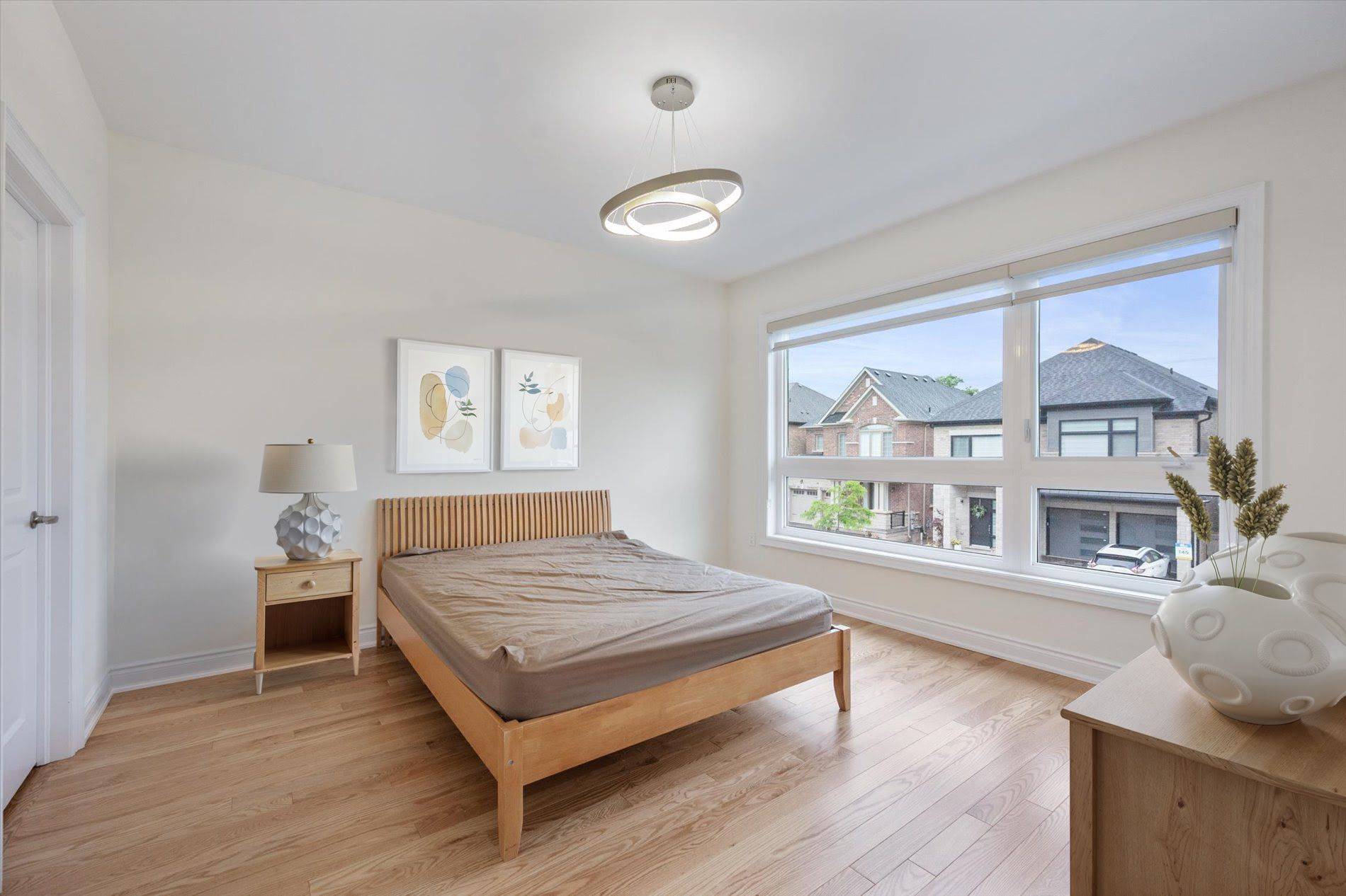 Oakville, ON L6M 5L6,2417 Edward Leaver TRL